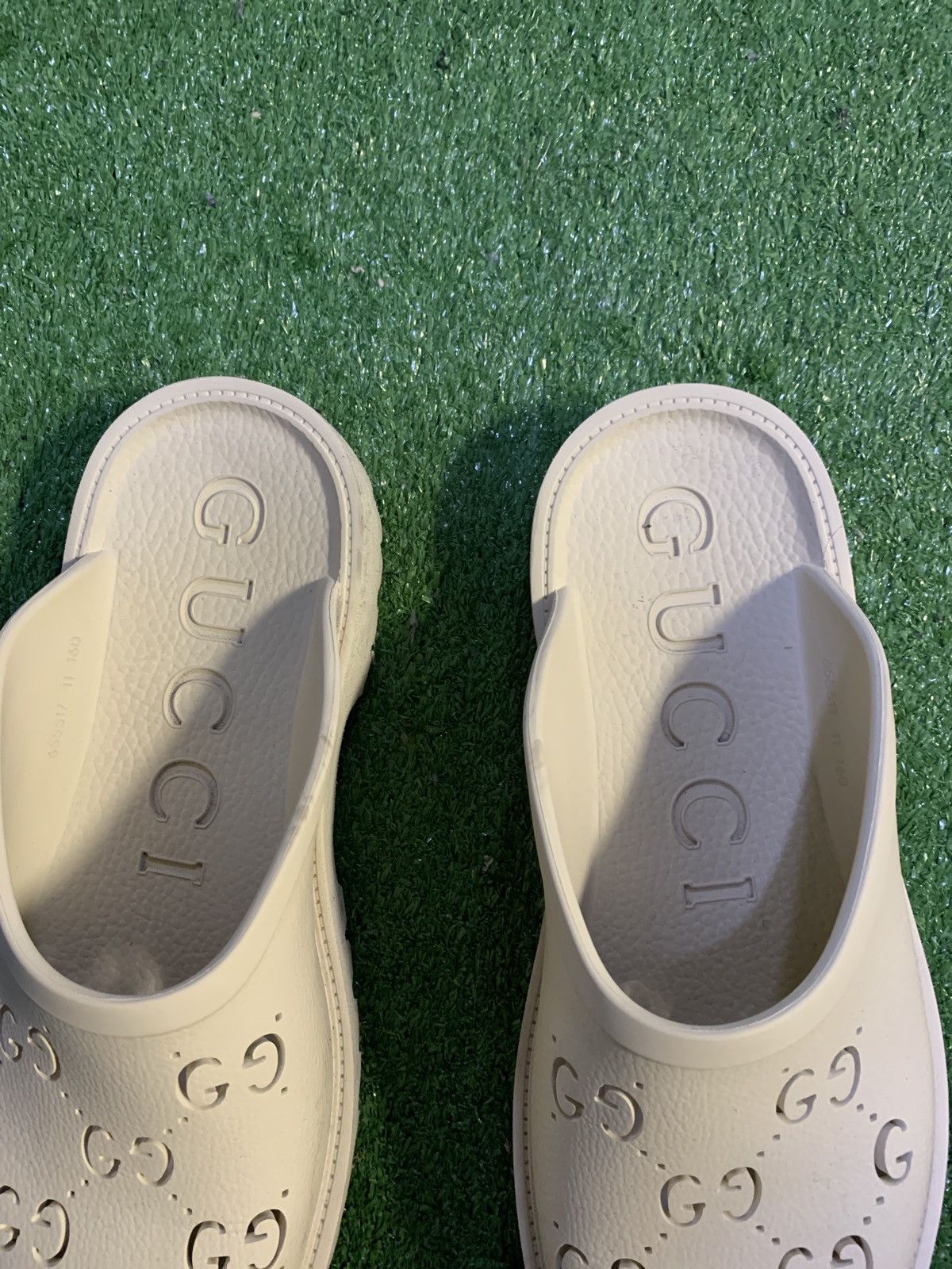Gucci White GG Gucci rubber slides Size US 11 / EU 44 - 8 Thumbnail