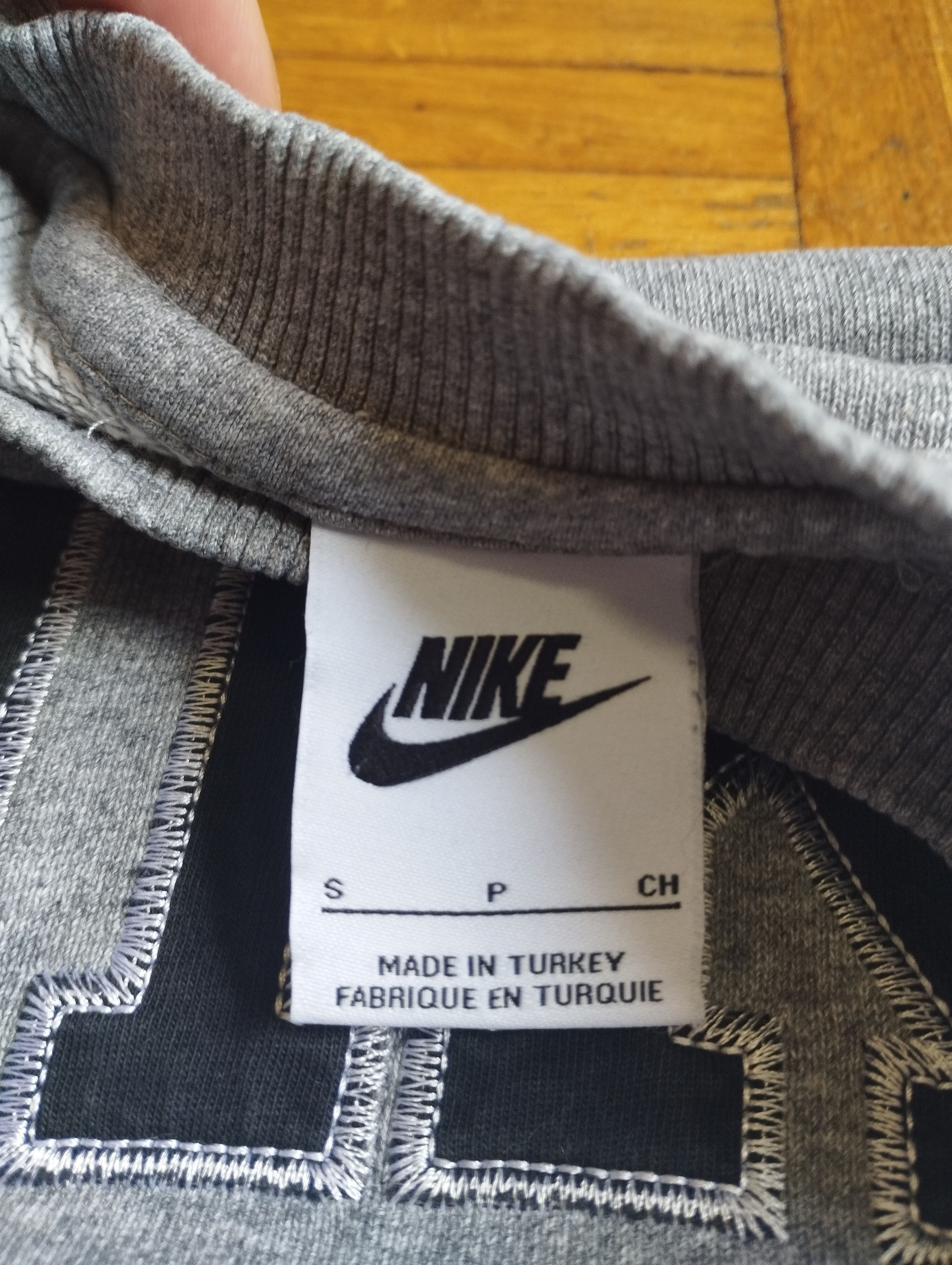 Nike Nike Sweatshirt Vintage Retro Size M Size US S / EU 44-46 / 1 - 5 Thumbnail