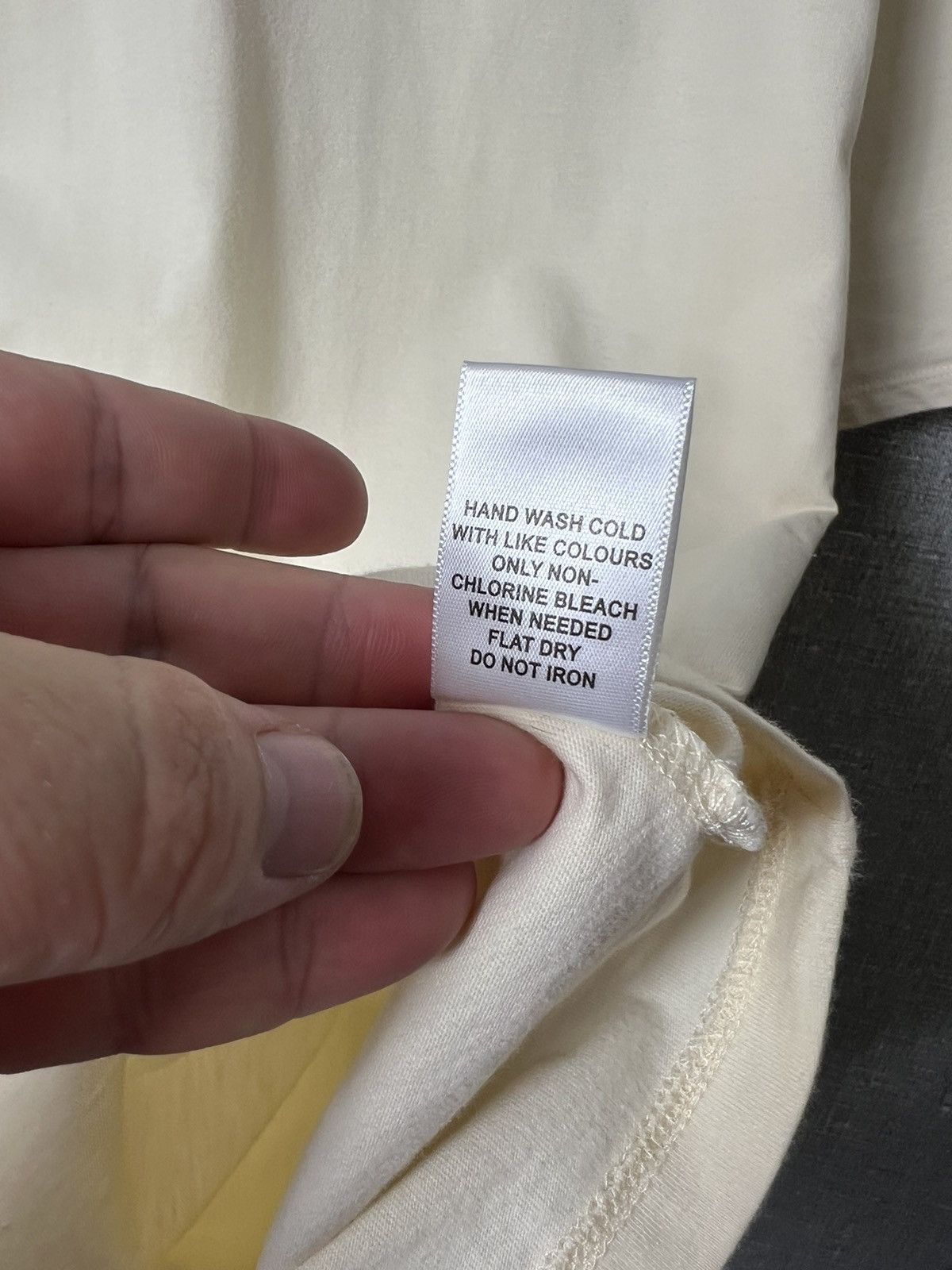 Fear of God FEAR OF GOD Essentials Back Big Logo Tee FOG Beige T-Shirt Size US M / EU 48-50 / 2 - 13 Thumbnail