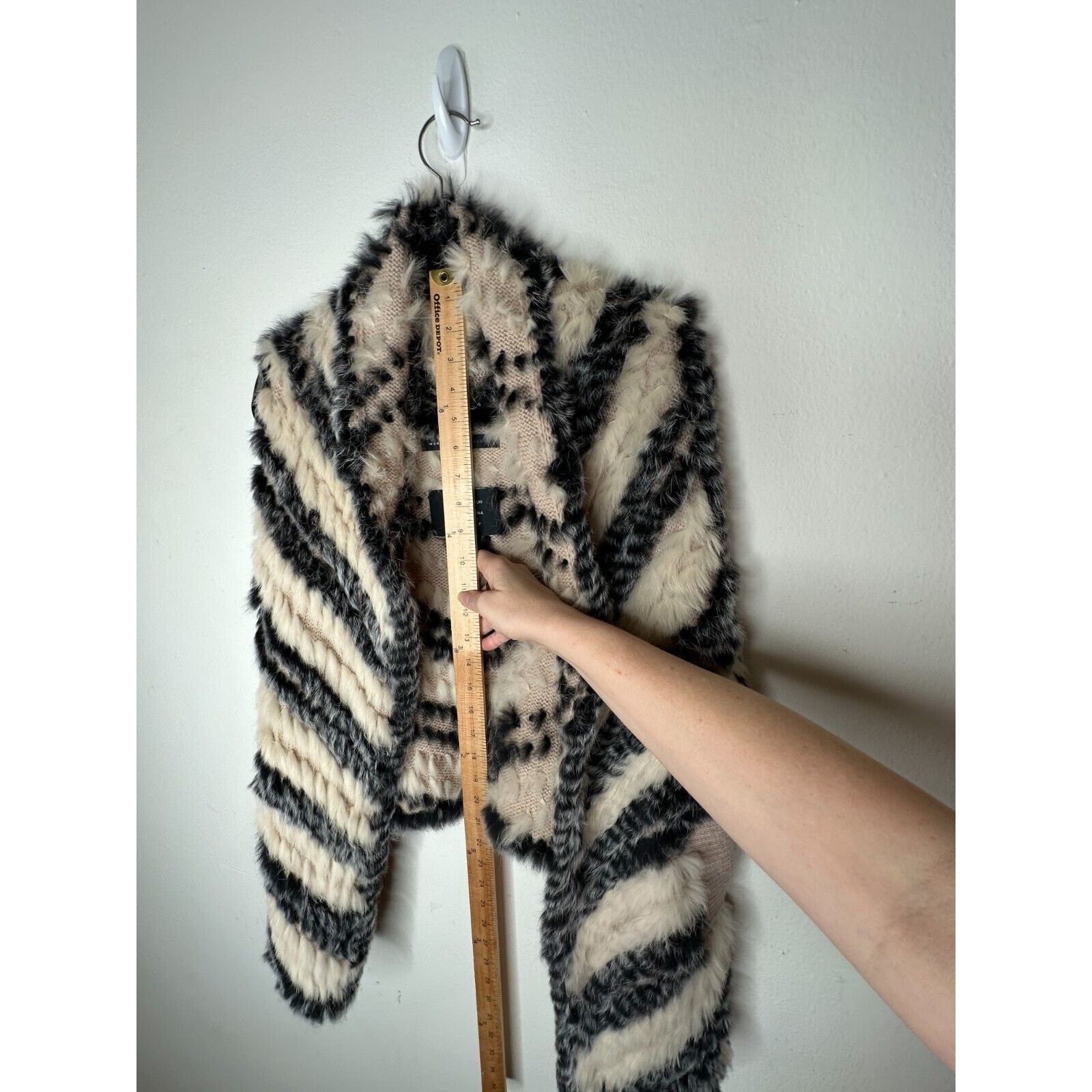 Marc by Marc Jacobs Marc by Marc Jacobs Cream Black Stripe Rabbit Fur Vest OS Size ONE SIZE - 17 Thumbnail