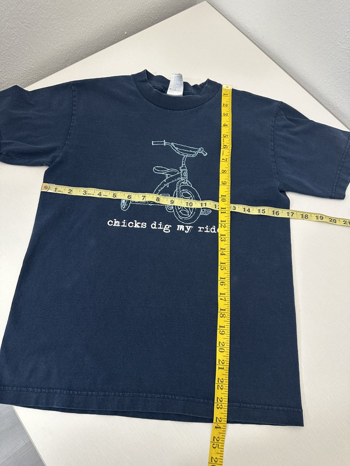 Steve And Barrys Vintage 2000s “Chicks Dig my Ride” Tricycle Graphic T-Shirt Size US S / EU 44-46 / 1 - 4 Thumbnail