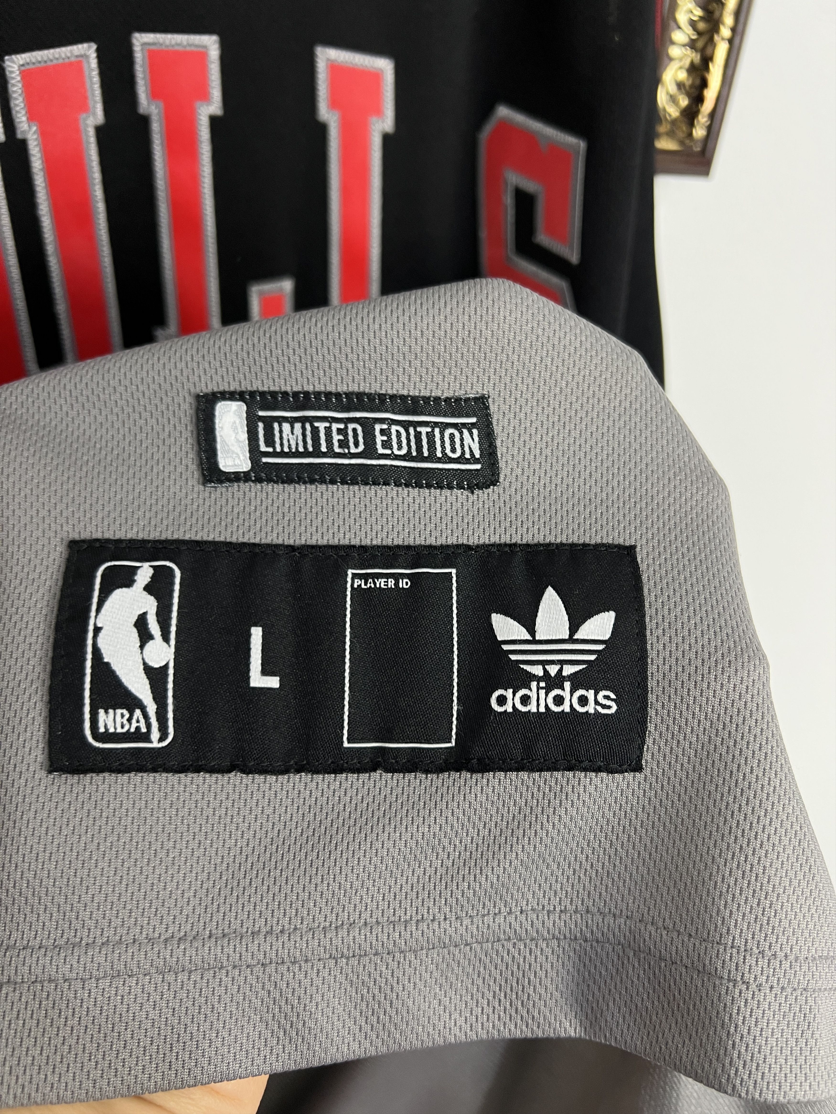 Adidas Chicago Bulls Derrick Rose #1 Limited Edition NBA Jersey Size US L / EU 52-54 / 3 - 5 Thumbnail