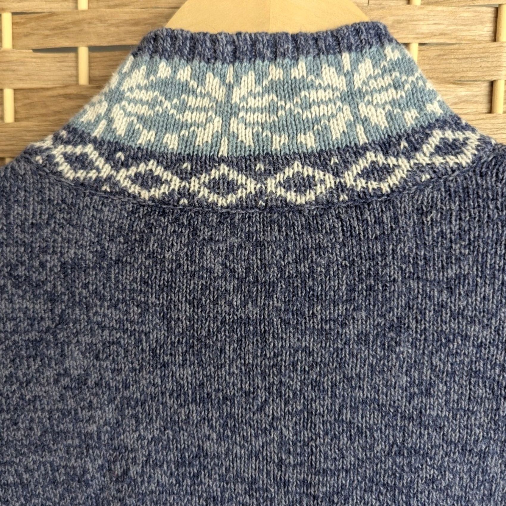 Vintage VINTAGE Christopher & Banks Cardigan Shirt Women S Blue Fair Isle Snowflake Zip Front Mock Neck Winter Fall Size S / US 4 / IT 40 - 4 Thumbnail