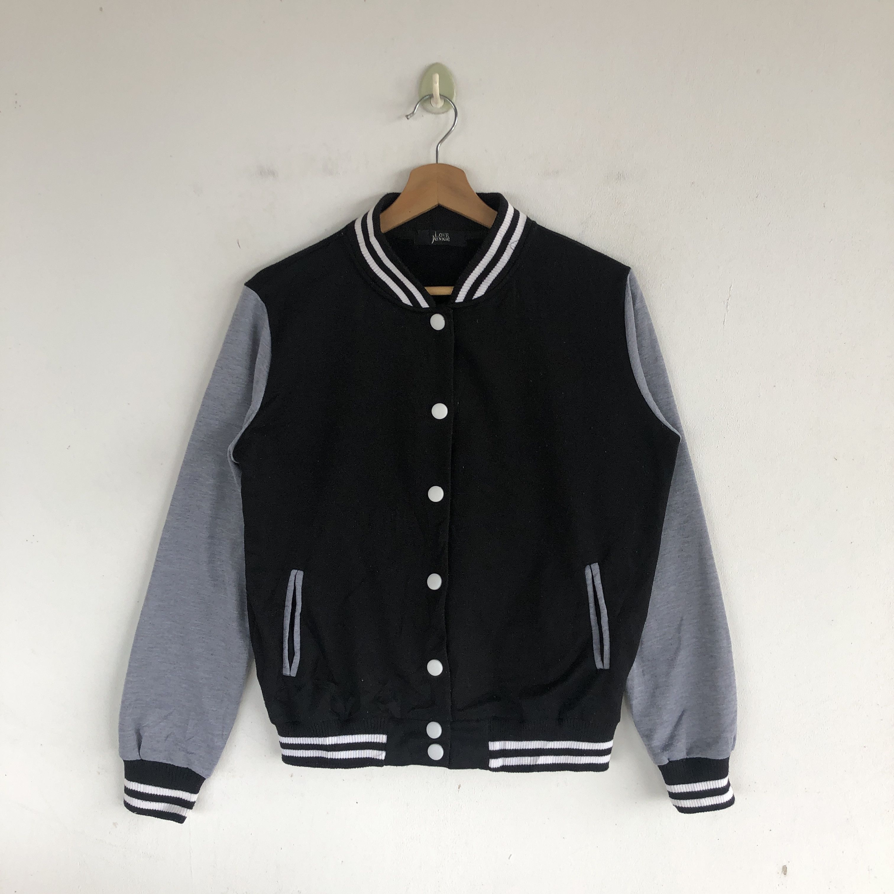 Japanese Brand × Vintage Vintage Japanese Harajuku Varsity Sweater Button Sweatshirt Size S / US 4 / IT 40 - 1 Thumbnail