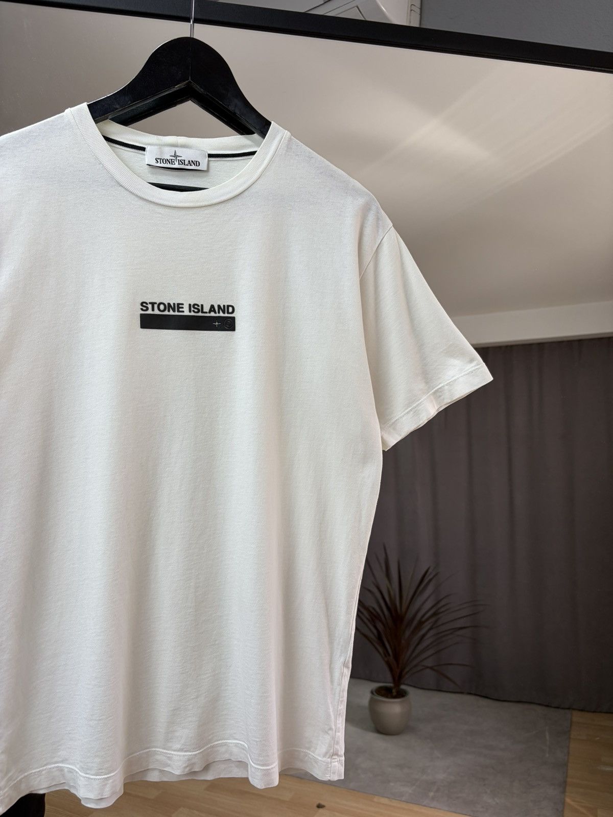 Stone Island Stone Island Logo T-Shirt White Minimal Graphic Tee Luxury Size US M / EU 48-50 / 2 - 4 Thumbnail
