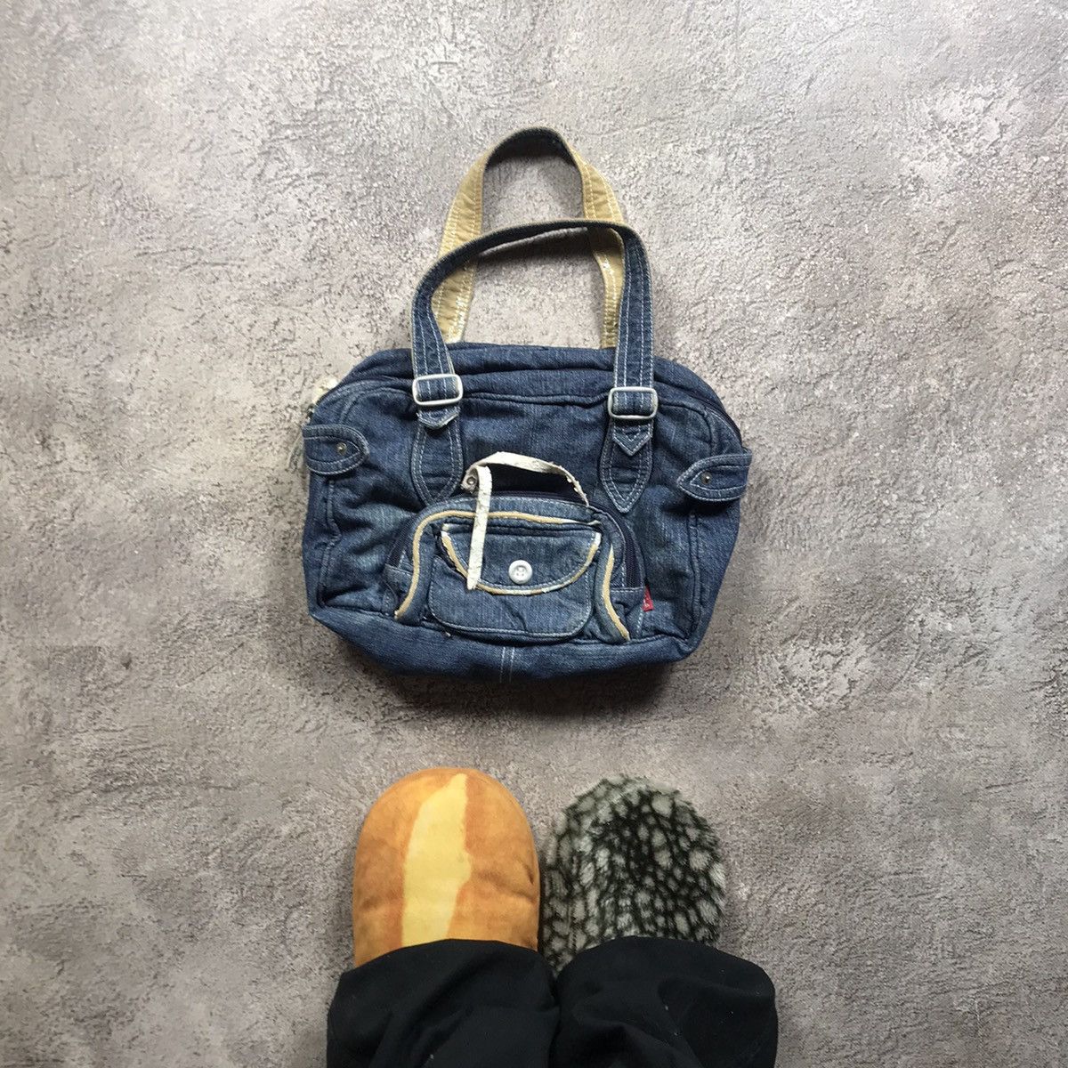 Vintage Vintage Y2K Baggy Crossbody Bag Japanese Streetwear Logo OS Size ONE SIZE - 1 Thumbnail