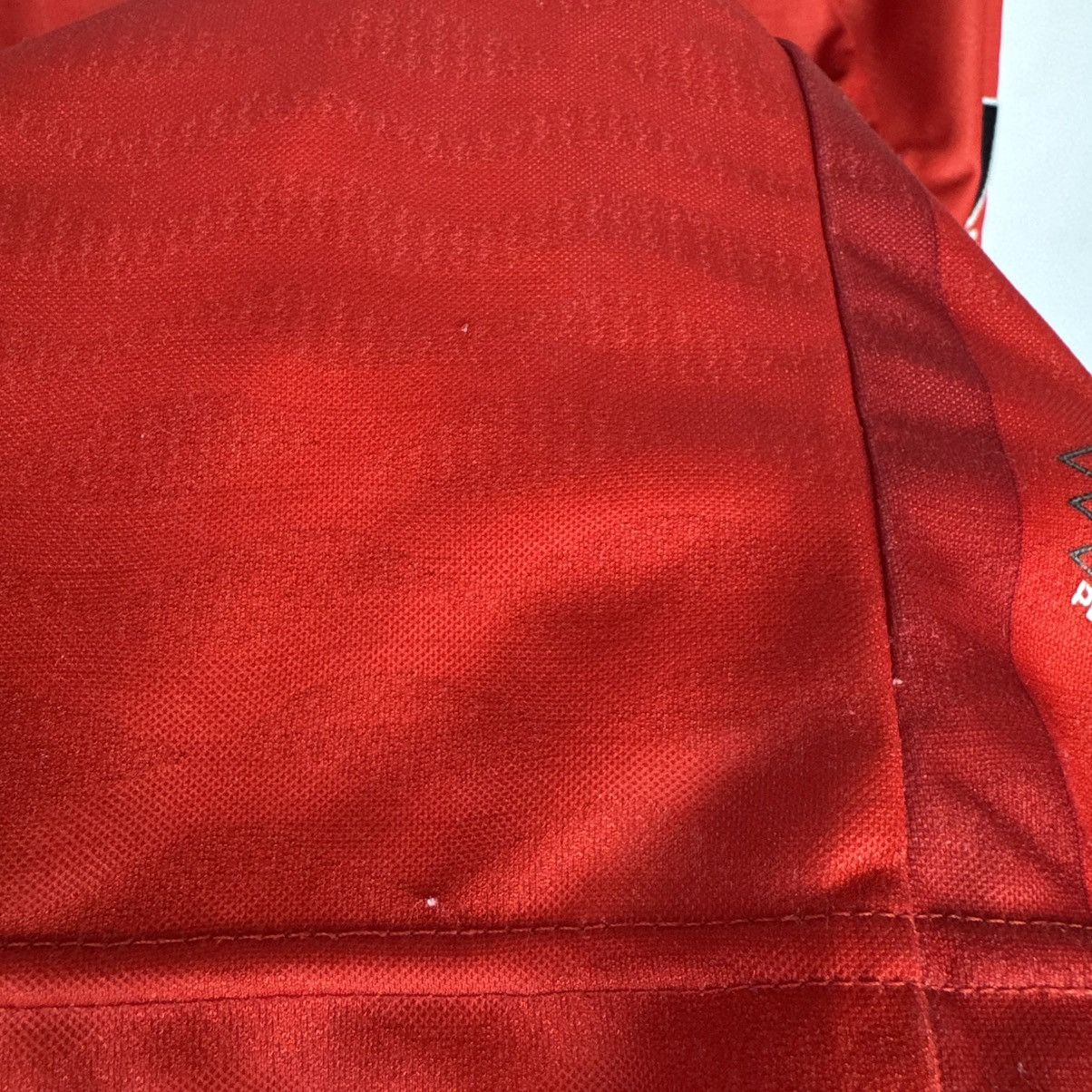 Umbro NAGOYA GRAMPUS EIGHT 1996/98 FOOTBALL SHIRT SOCCER JERSEY Size US M / EU 48-50 / 2 - 22 Thumbnail