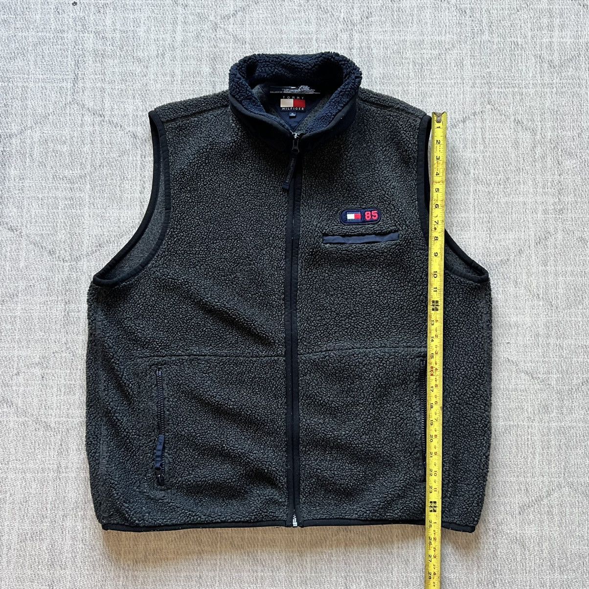 Tommy Hilfiger Vintage 1990s Tommy Hilfiger Grey Deep Pile Popcorn Vest XL Size US XL / EU 56 / 4 - 9 Thumbnail