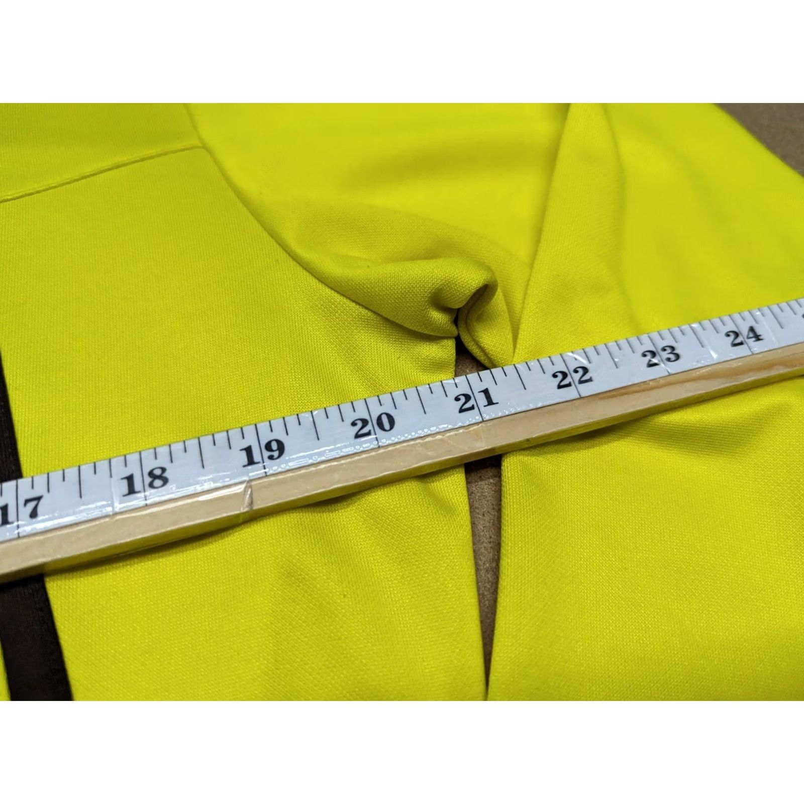 Puma Puma Dortmund 2013-2014 Mens Jacket Small Staff Issue Training Shirt Jersey Quick Dry Water Resistant Yellow Activewear Football Mens Size US S / EU 44-46 / 1 - 3 Thumbnail