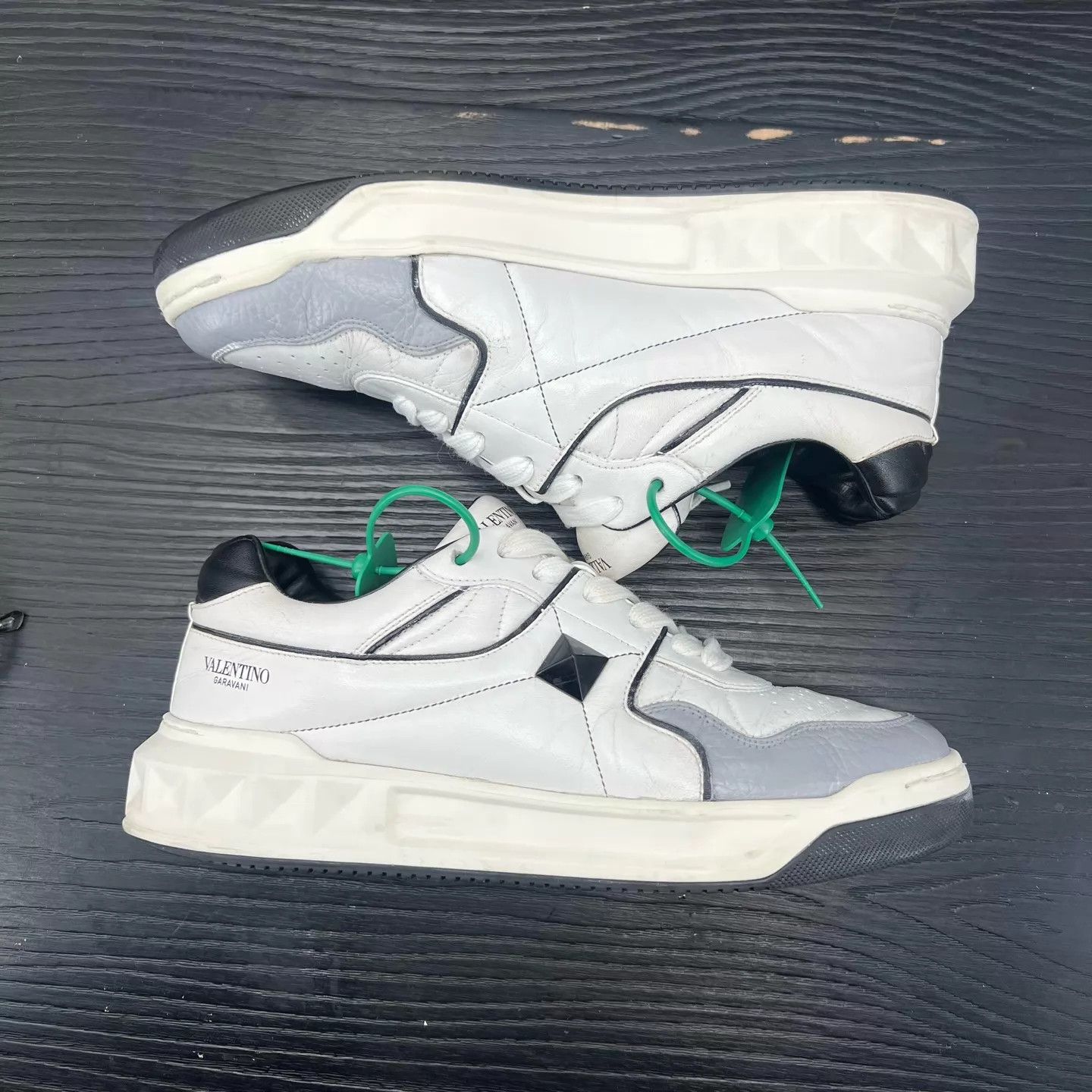 Valentino Valentino One Stud White/Black 40 (Good, Minor Toe Crack) Size US 9.5 / EU 42-43 - 3 Thumbnail