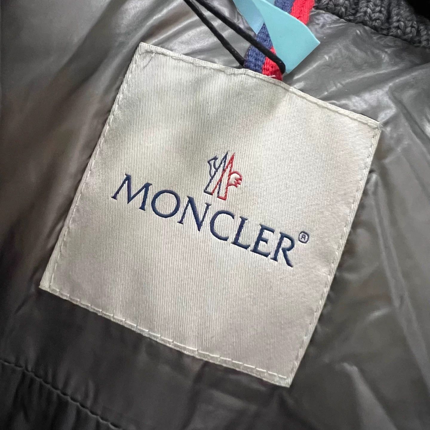 Moncler Moncler solid patch embroidery puffer jacket size 4 Size XL / US 12-14 / IT 48-50 - 5 Thumbnail