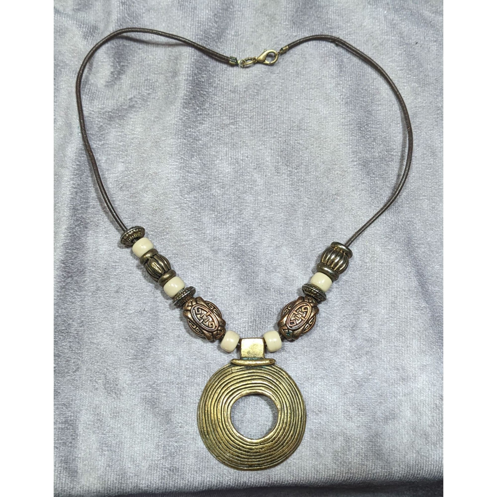 Other Vintage Brutalist Gold Tone And White Beaded Medallion Penda Size ONE SIZE - 5 Thumbnail