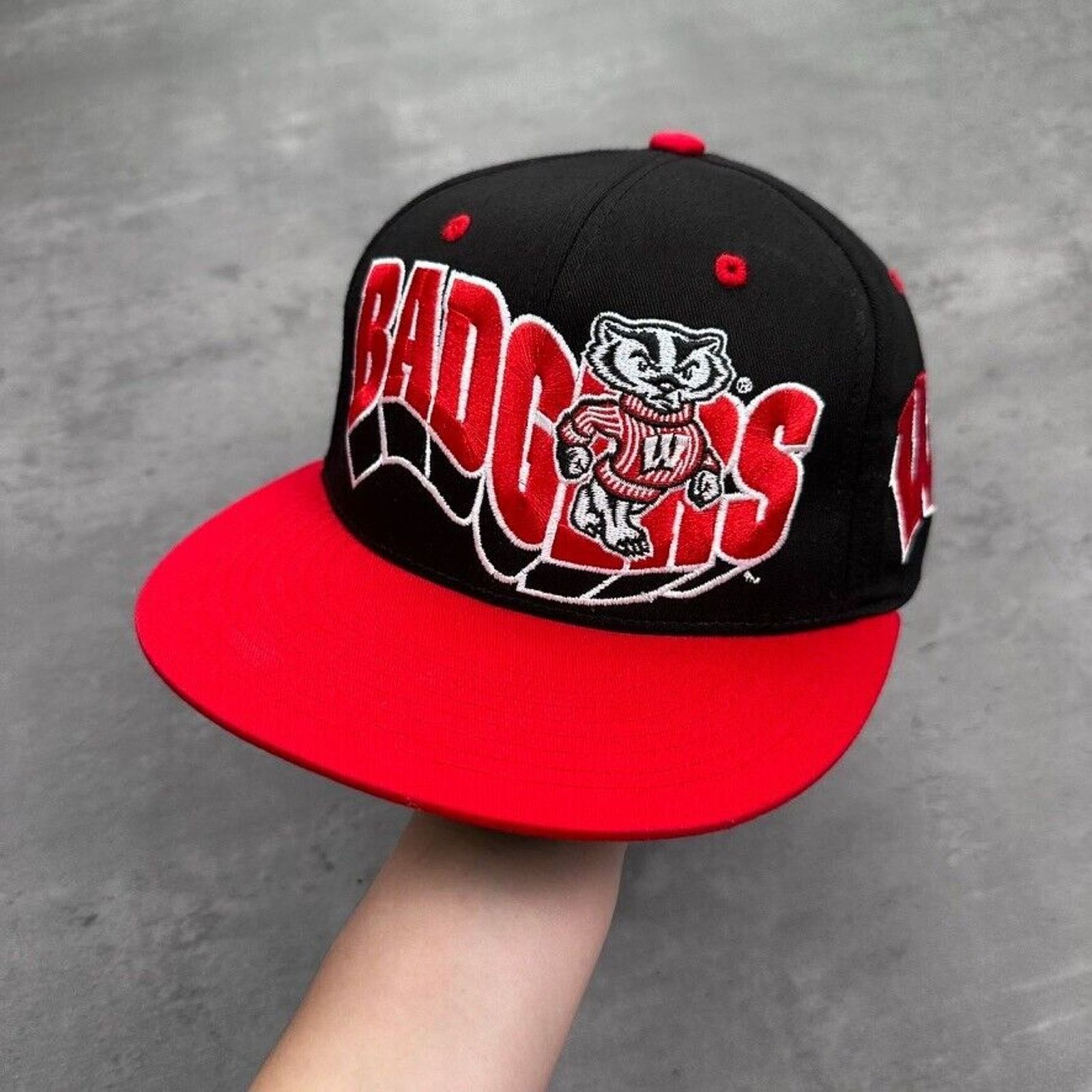 Vintage × Zephyr Vintage Zephyr University Wisconsin Badgers 2 Tone Wave Hat Size ONE SIZE - 1 Thumbnail