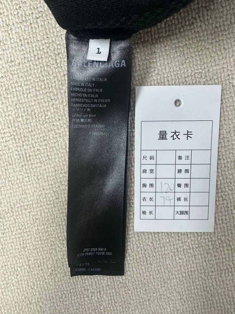Balenciaga Balenciaga Short-sleeved T-shirt with loose letters and se Size US S / EU 44-46 / 1 - 4 Thumbnail