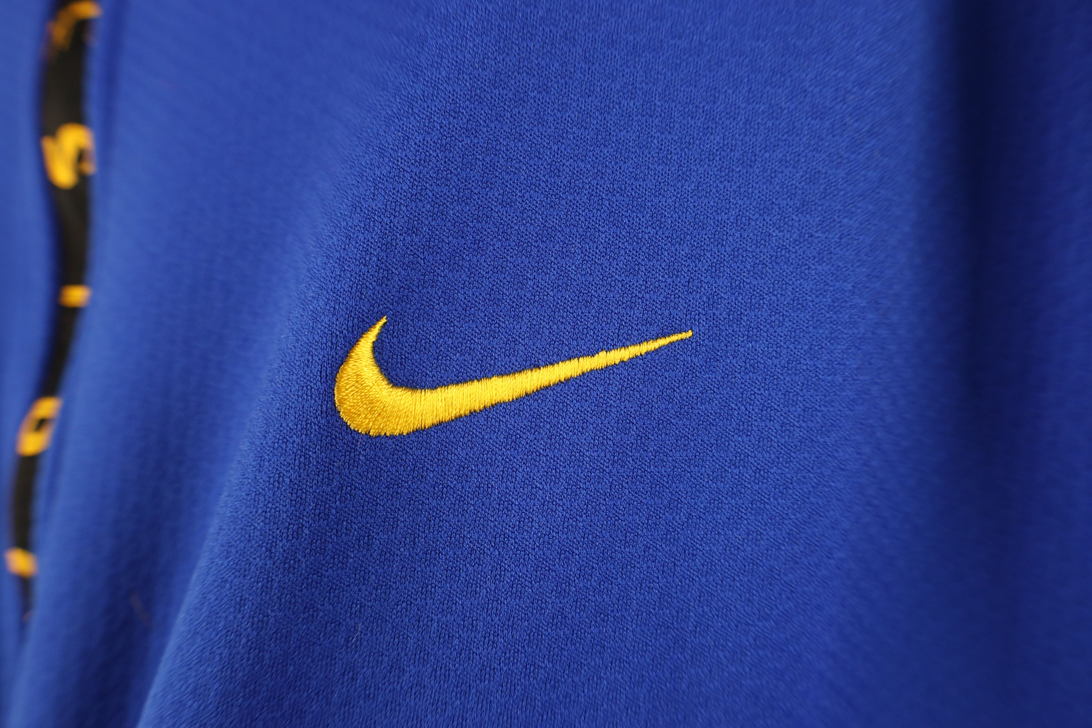 Nike Vintage Nike Livestrong Thermal Knit Pullover Top Jacket Size US XL / EU 56 / 4 - 4 Thumbnail