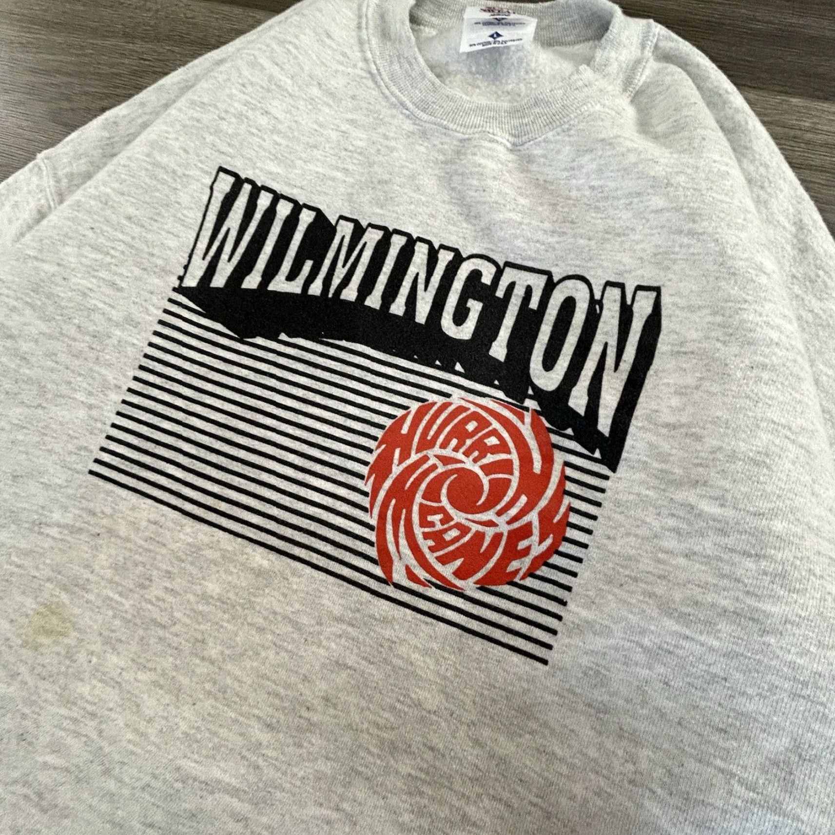 Jerzees VINTAGE JERZEES Sweatshirt Unisex Adults Sweatshirt Gray L Graphic Print 90s USA Wilmington College Hurricanes Men Women Size US L / EU 52-54 / 3 - 3 Thumbnail