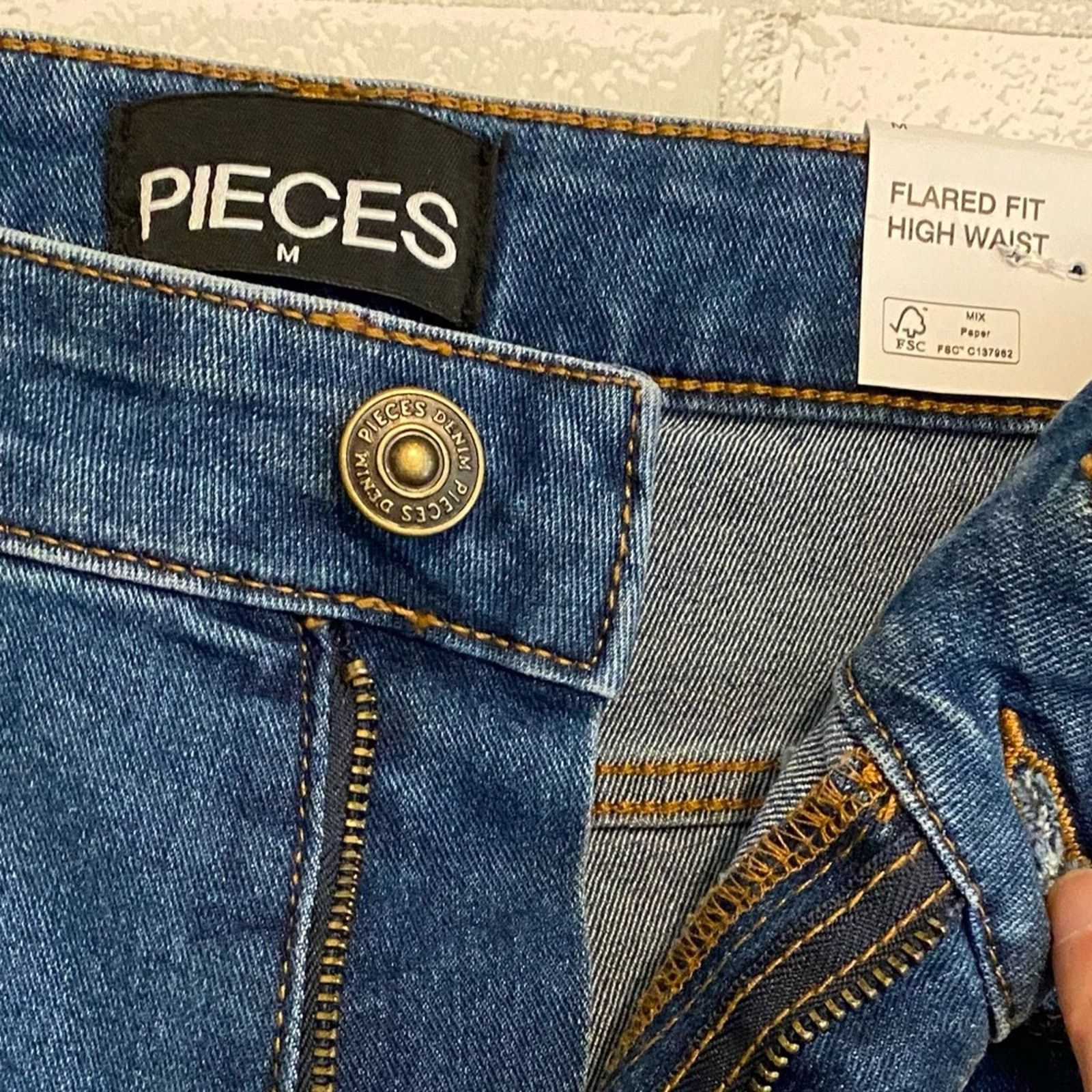 Pieces Uniques NWT $70 Pieces UK Denim Flare Fit High Waist Jeans MED NEW Size 28" / US 6 / IT 42 - 4 Thumbnail