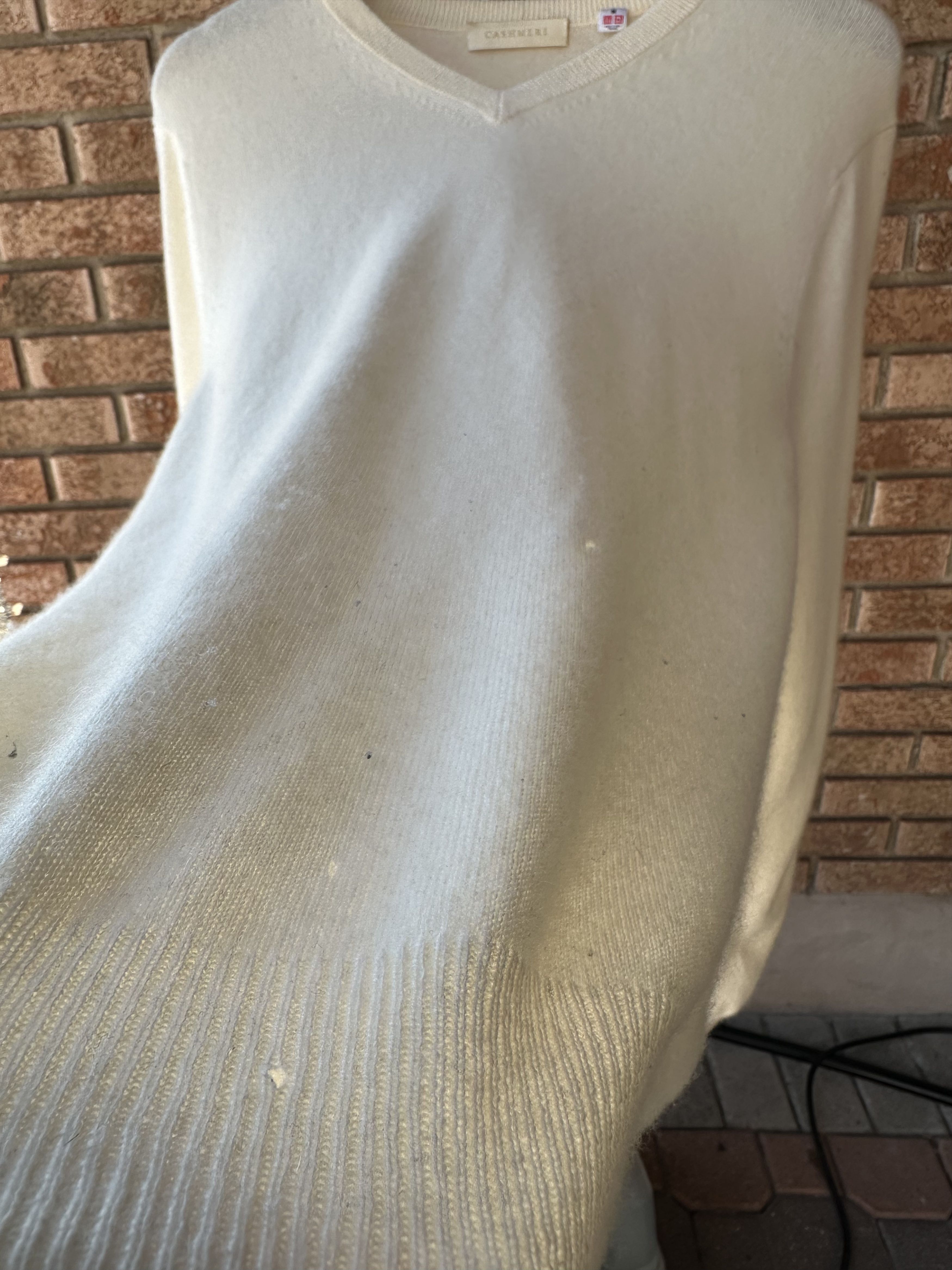 Uniqlo Cashmere V-Neck Sweater Size US M / EU 48-50 / 2 - 3 Thumbnail