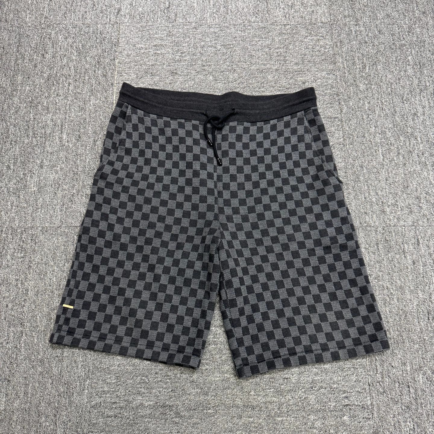 Louis Vuitton Black Checkered Shorts Size 34 Size US 34 / EU 50 - 1 Thumbnail