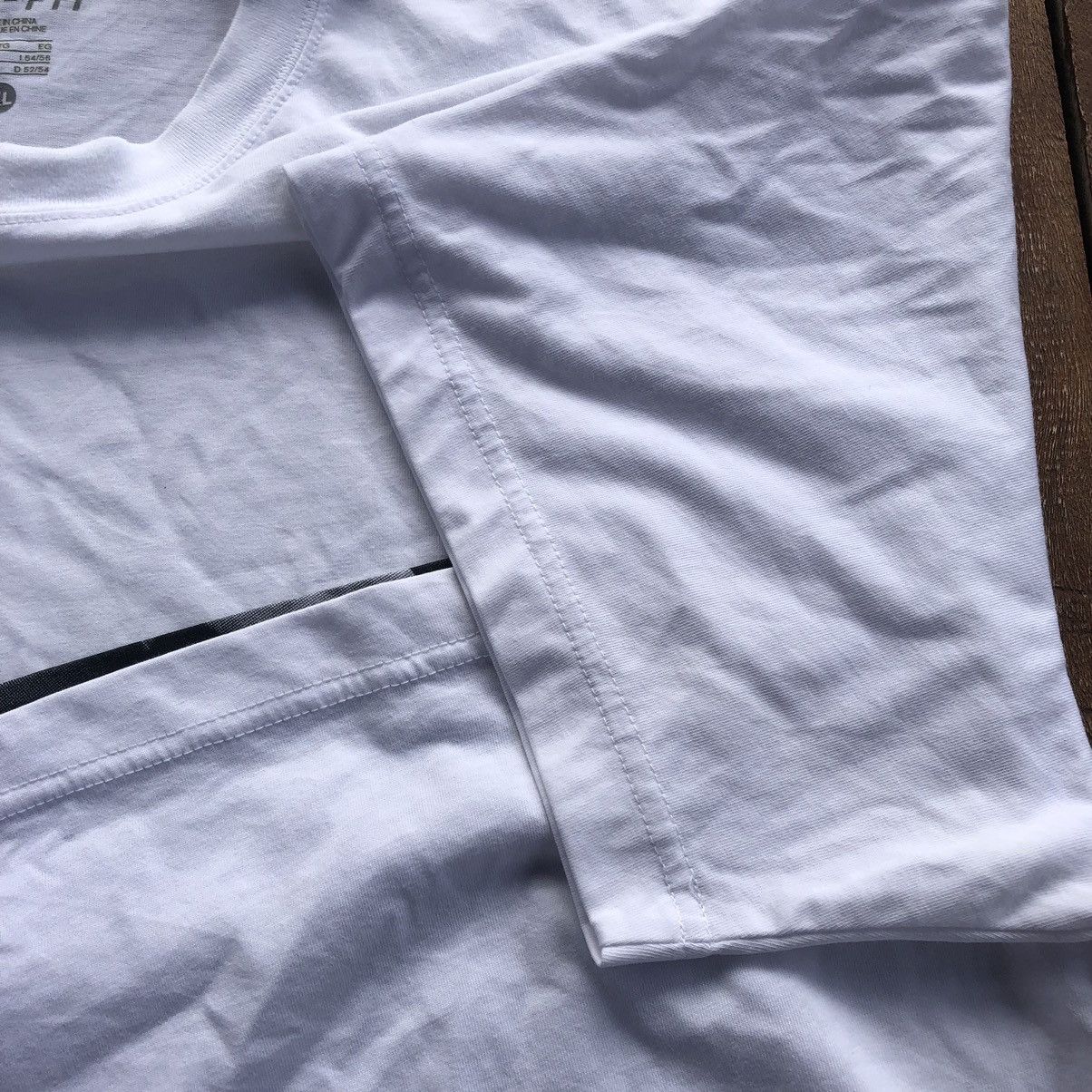 Nike Nike LeBron James Rare Shirt Size US XL / EU 56 / 4 - 5 Thumbnail