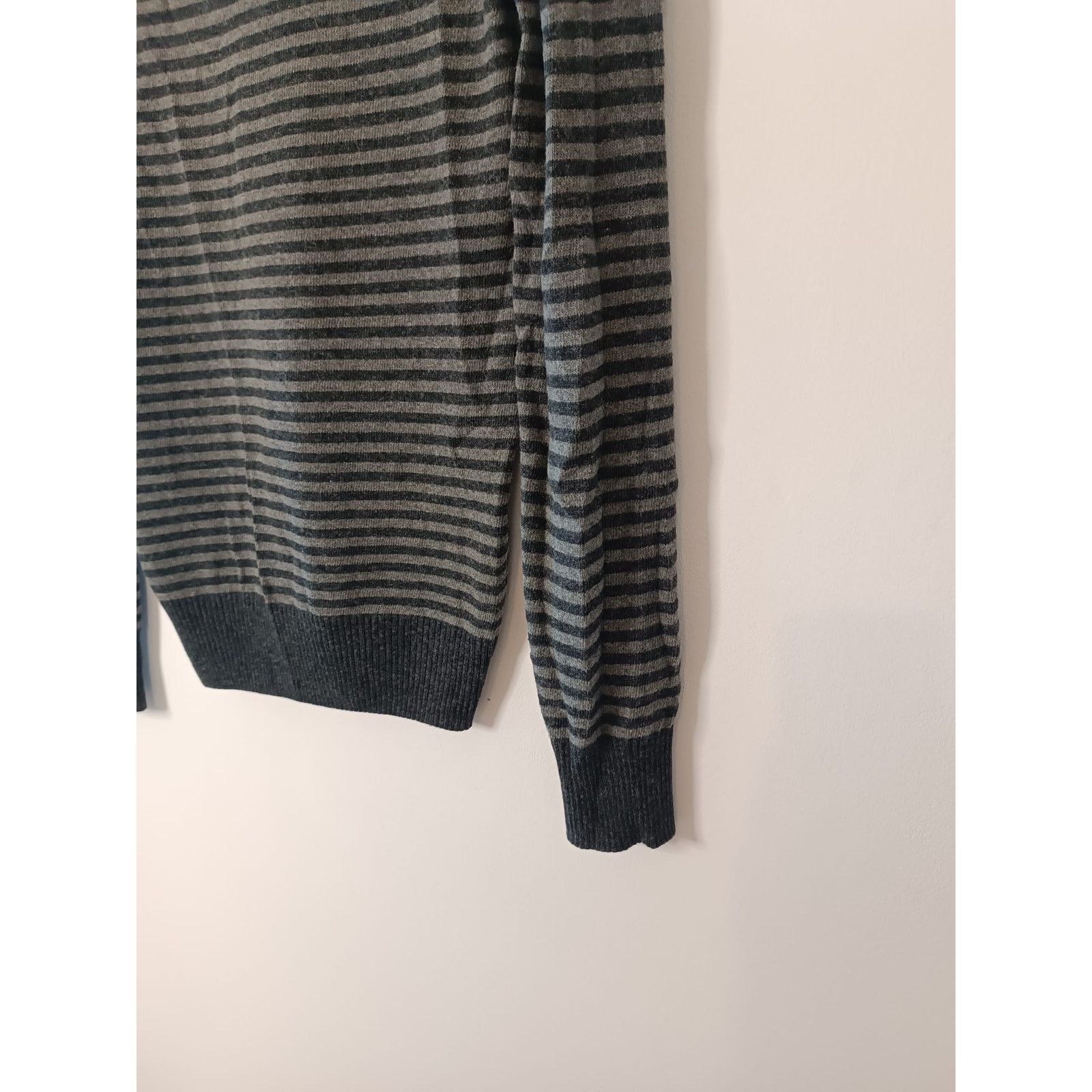 Burberry Burberry Women V-Neck Jumper Knitwear Sweater Striped Wool Size M / US 6-8 / IT 42-44 - 2 Thumbnail