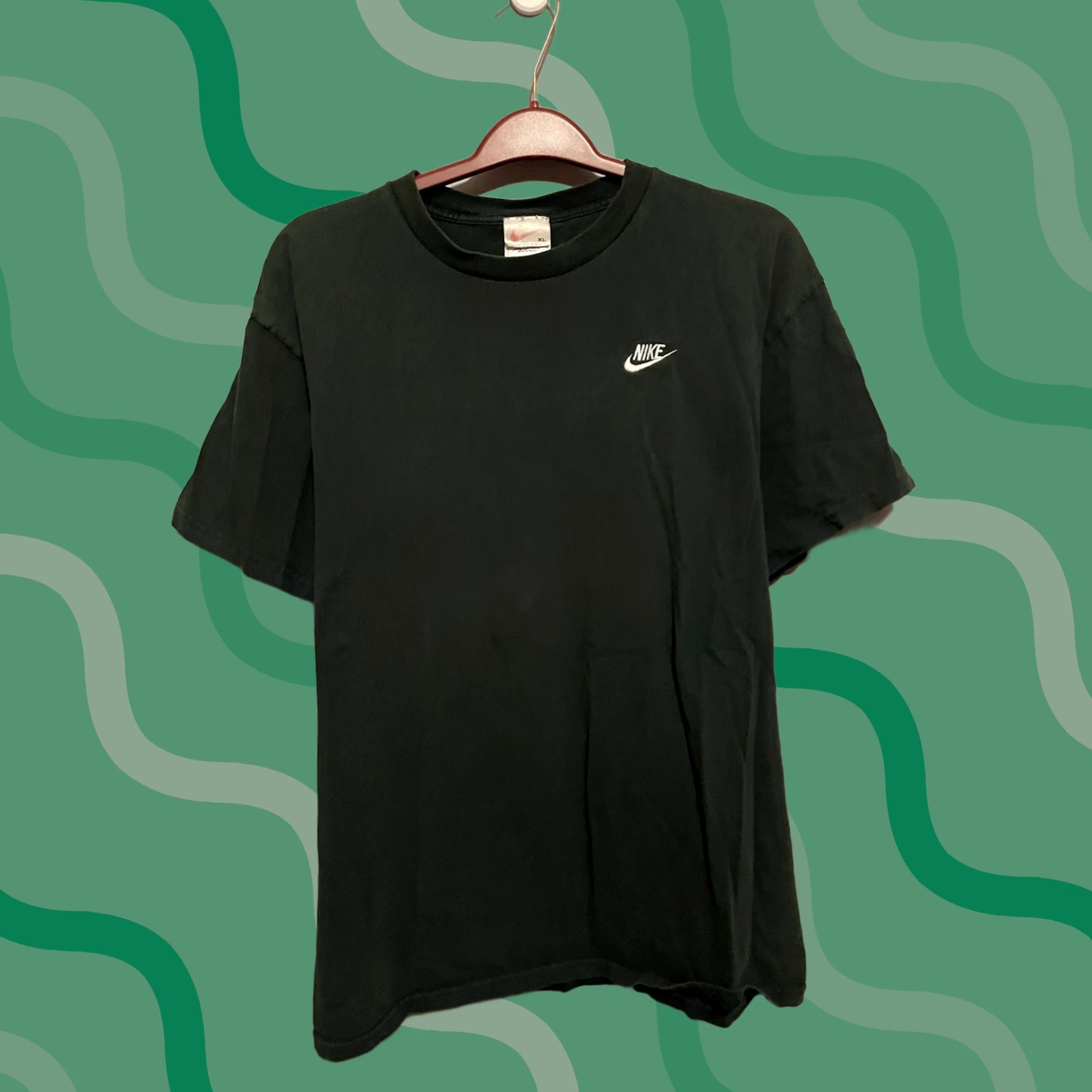 Nike VINTAGE Nike T-Shirt XL Green Embroidered Mini Swoosh 90s Y2K USA Mens Size US XL / EU 56 / 4 - 1 Thumbnail