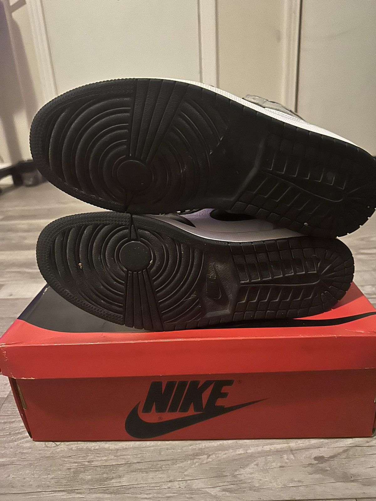 Jordan Brand × Nike WMNS Air Jordan 1 High OG Metallic “Silver Toe” Size US 11.5 / IT 41.5 - 8 Thumbnail