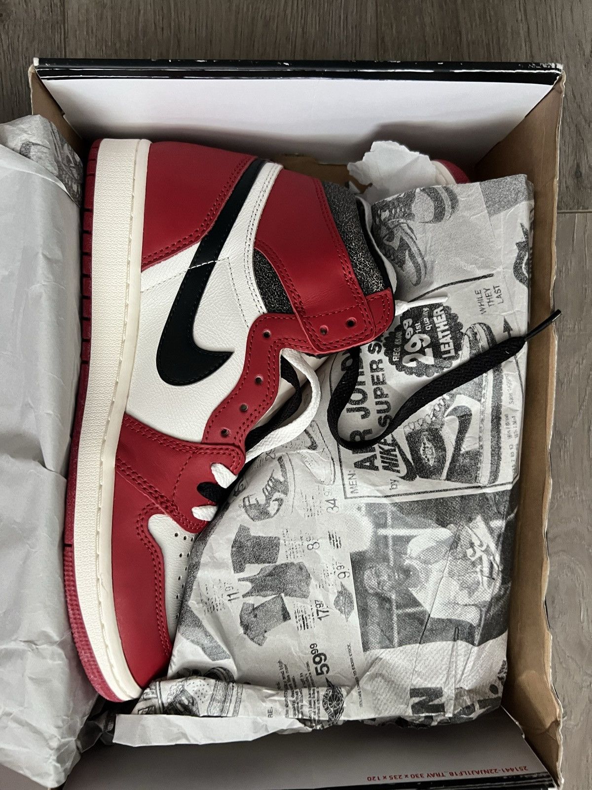 Jordan Brand Jordan 1 Retro High OG Chicago Lost and Found 10 Size US 10 / EU 43 - 9 Thumbnail