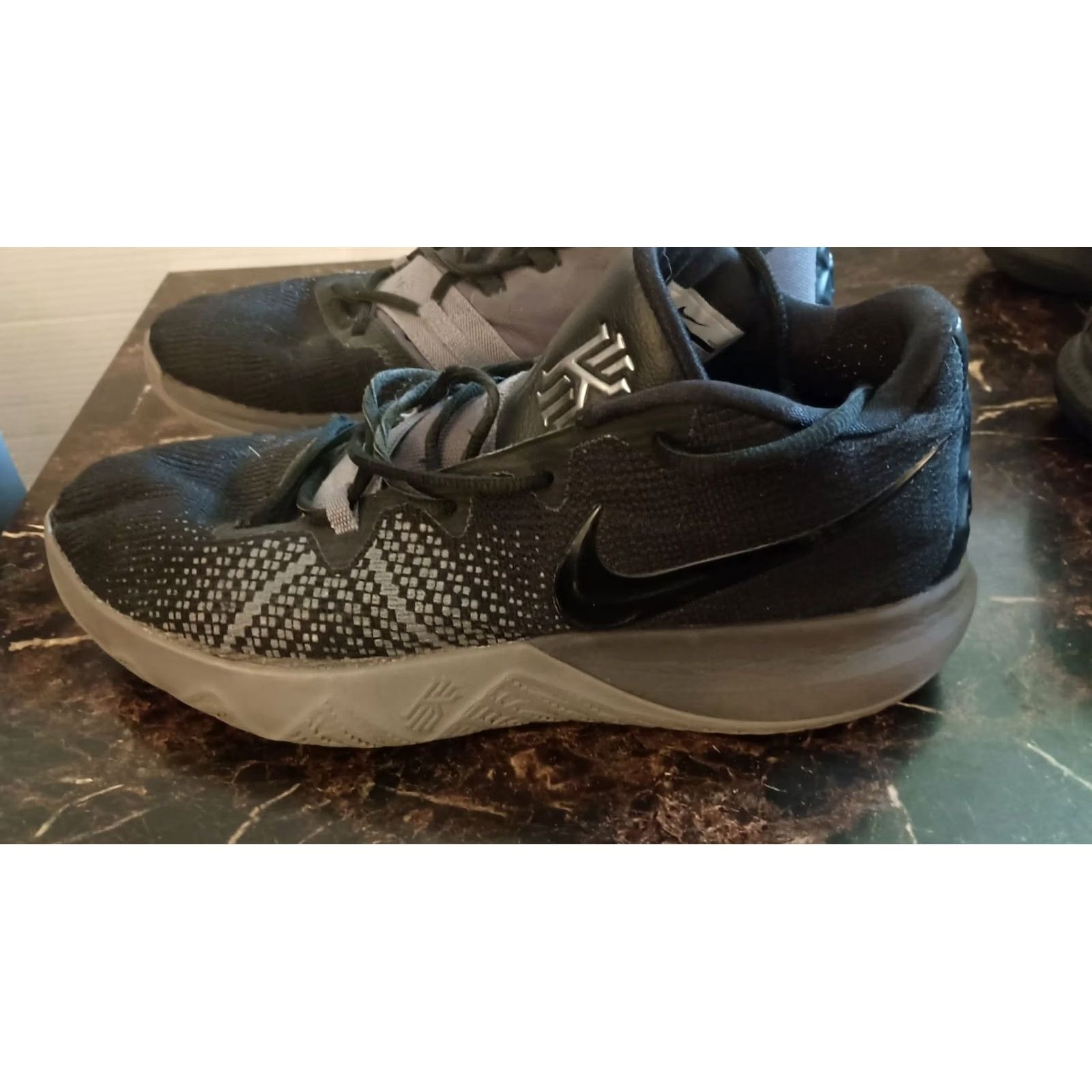 Nike Nike Kyrie Flytrap Sneakers Men's Size 13 Black Thunder Gray lace up As Is Size US 12 / EU 45 - 3 Thumbnail