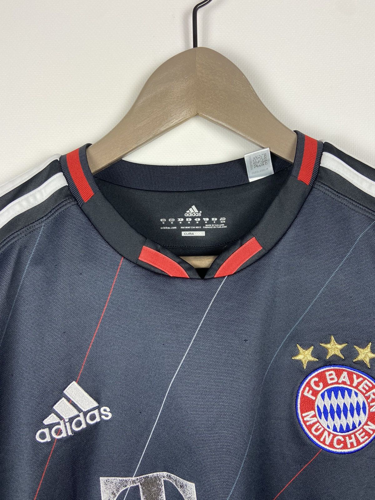 Vintage JERSEY ADIDAS BAYERN MUNICH FOOTBALL SHIRT 2011 TONI KROOS Size US M / EU 48-50 / 2 - 3 Thumbnail