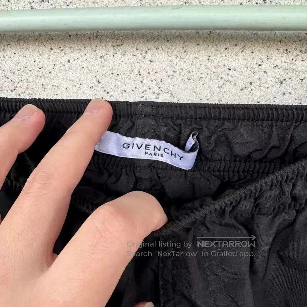 Givenchy Givenchy Small Logo Shorts. Size US 26 / EU 42 - 2 Thumbnail