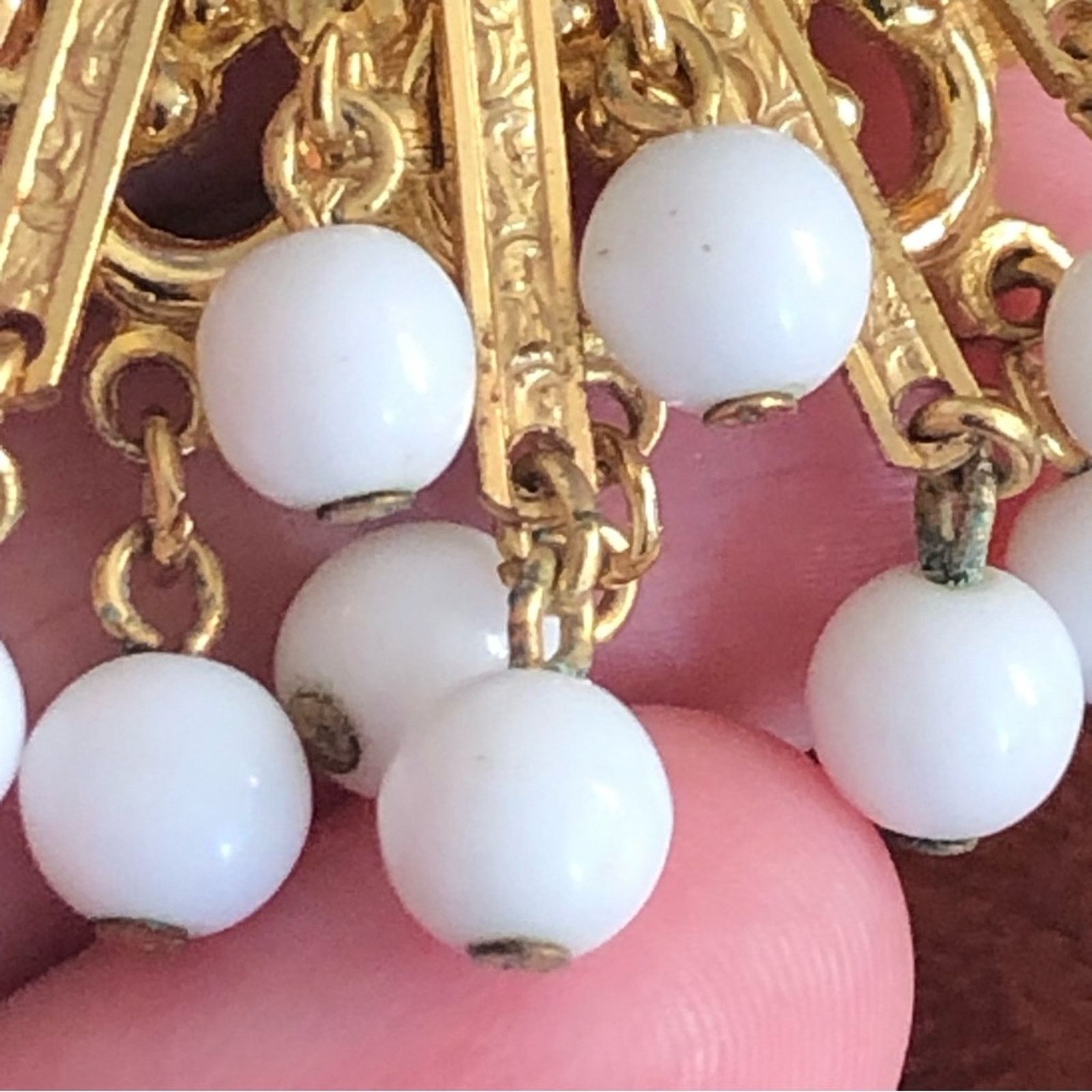 Vintage Vintage milk glass dangle bead gold tone brooch pin Size ONE SIZE - 5 Thumbnail