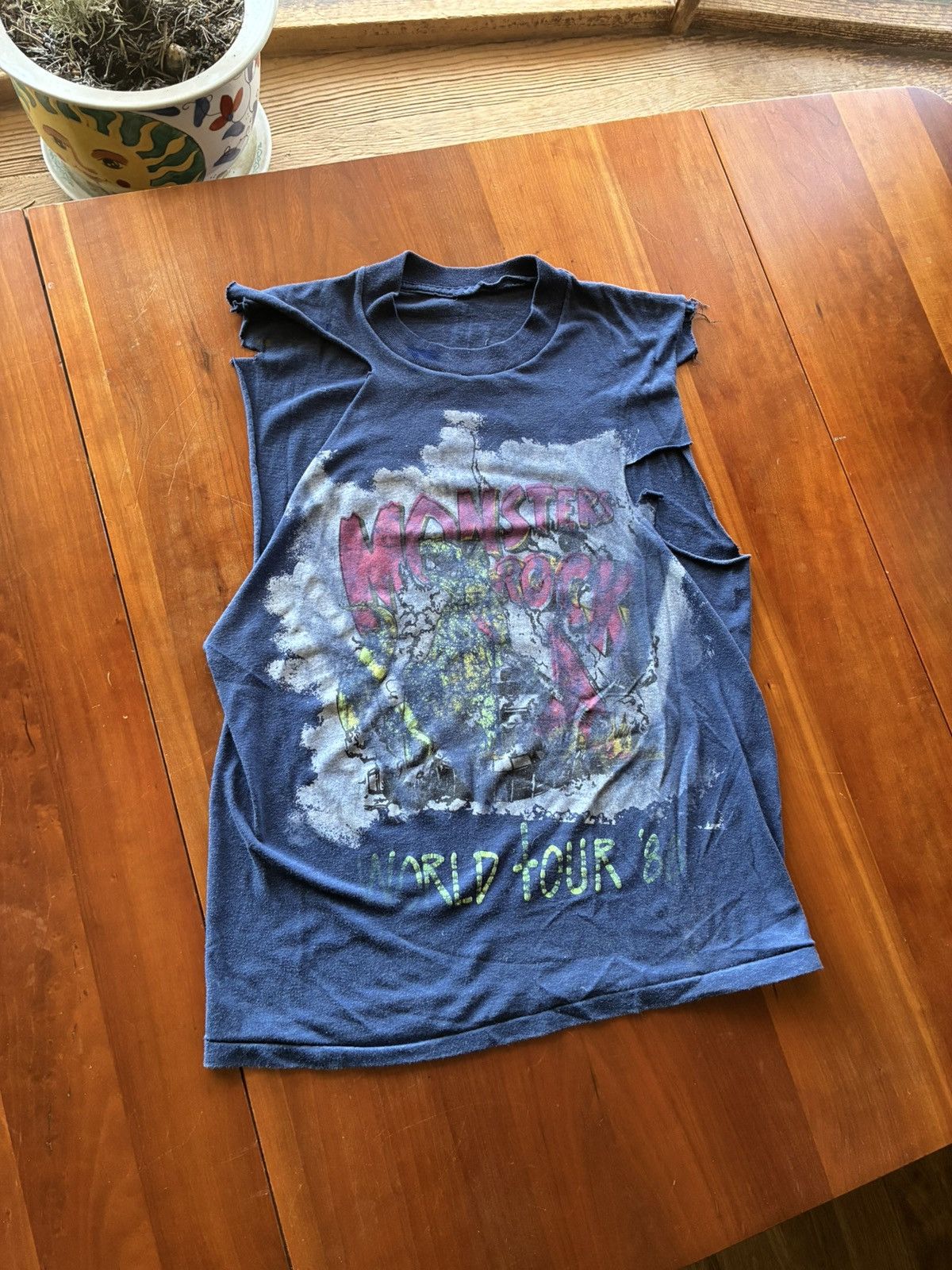 Vintage Vintage 1988 Monsters of Rock distressed tour shirt Size US M / EU 48-50 / 2 - 1 Thumbnail