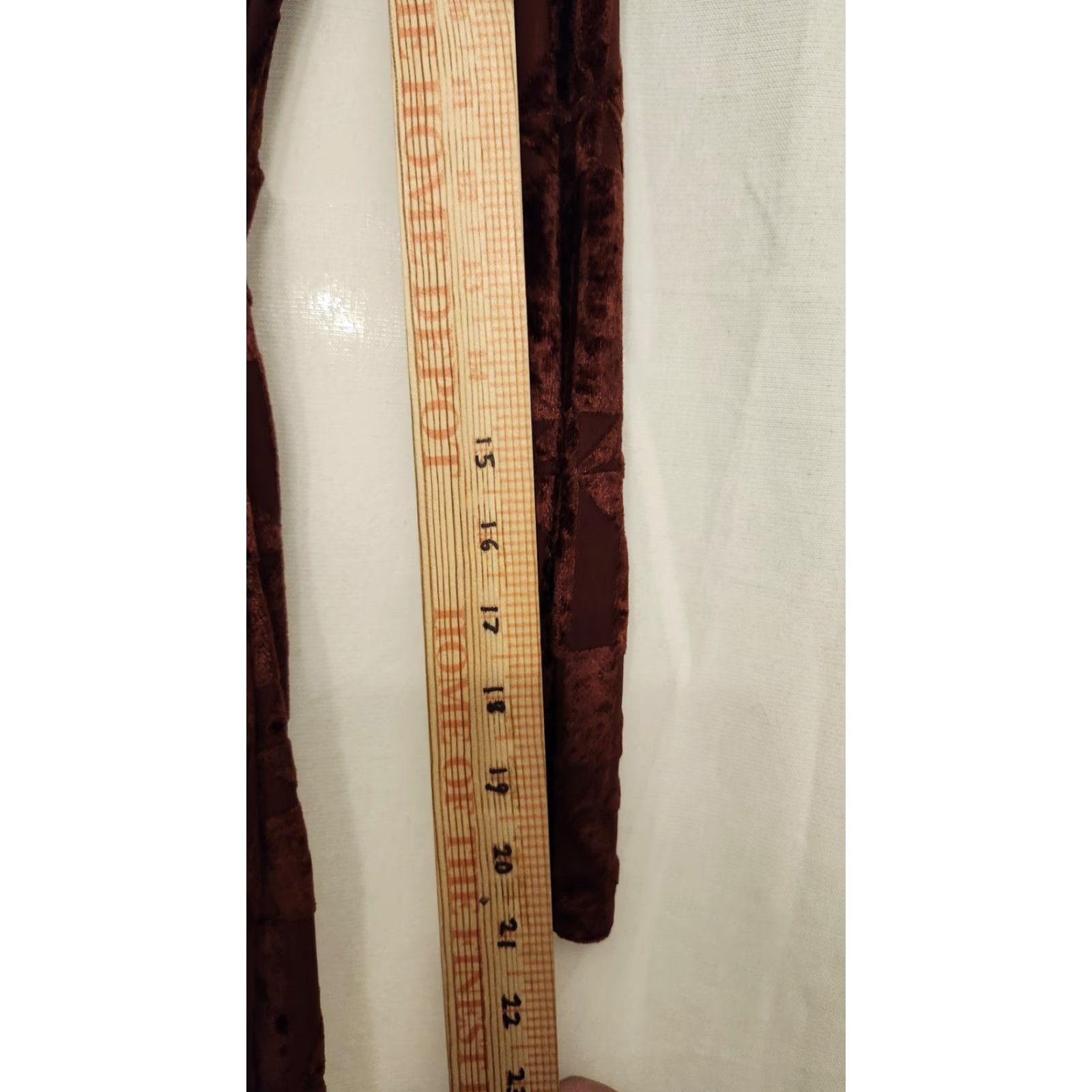 Velvet Material Girl Burgundy Velvet Geometric Long Sleeve Dress Womens L Party/Cocktail Mock Neck Zip Short Junior Size L Size L / US 10 / IT 46 - 3 Thumbnail