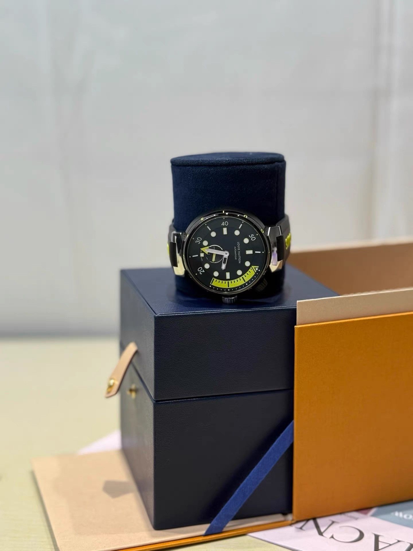 Louis Vuitton Louis Vuitton Diver Watch K36 Size ONE SIZE - 2 Thumbnail
