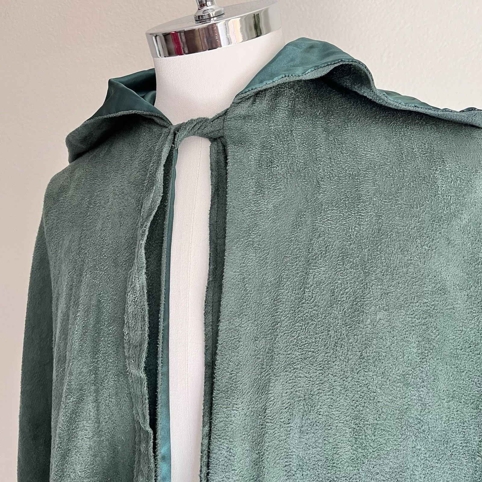 Other NWT Von Lancelot Velvet Hooded Cloak Renaissance Cosplay Size US L / EU 52-54 / 3 - 2 Thumbnail