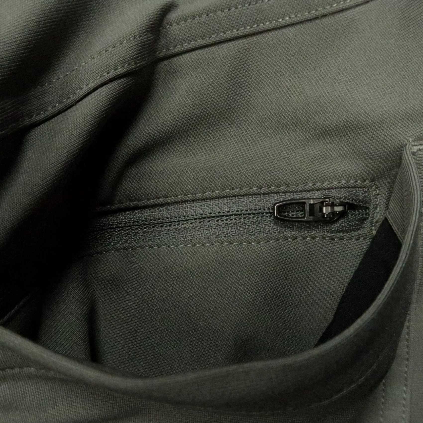 Lululemon Lululemon Pants Mens 34x28 Green ABC Classic 5 Pocket Trouser Warpstreme Shirt? Size US 34 / EU 50 - 6 Thumbnail