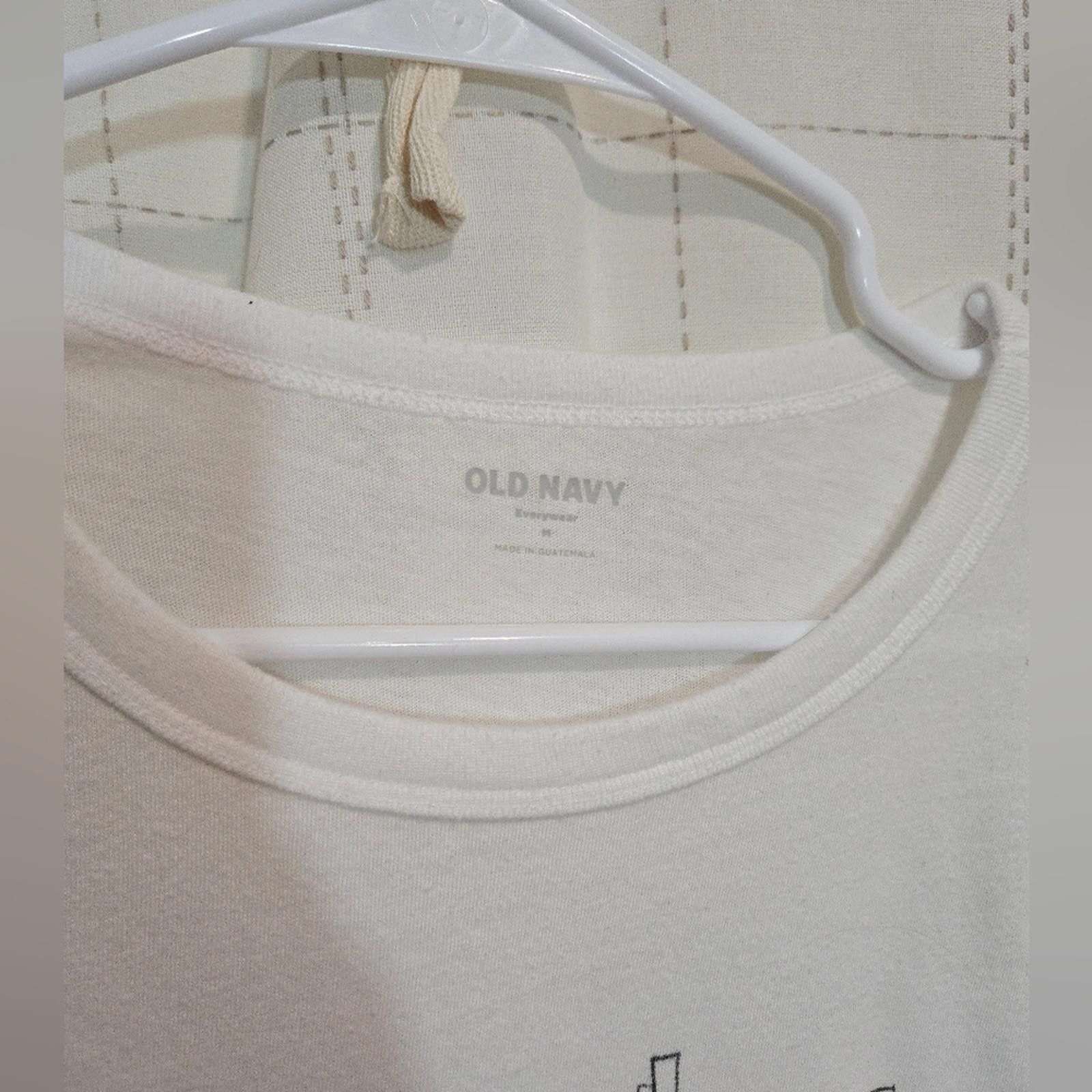 Old Navy Old Navy Tee Size M / US 6-8 / IT 42-44 - 3 Thumbnail
