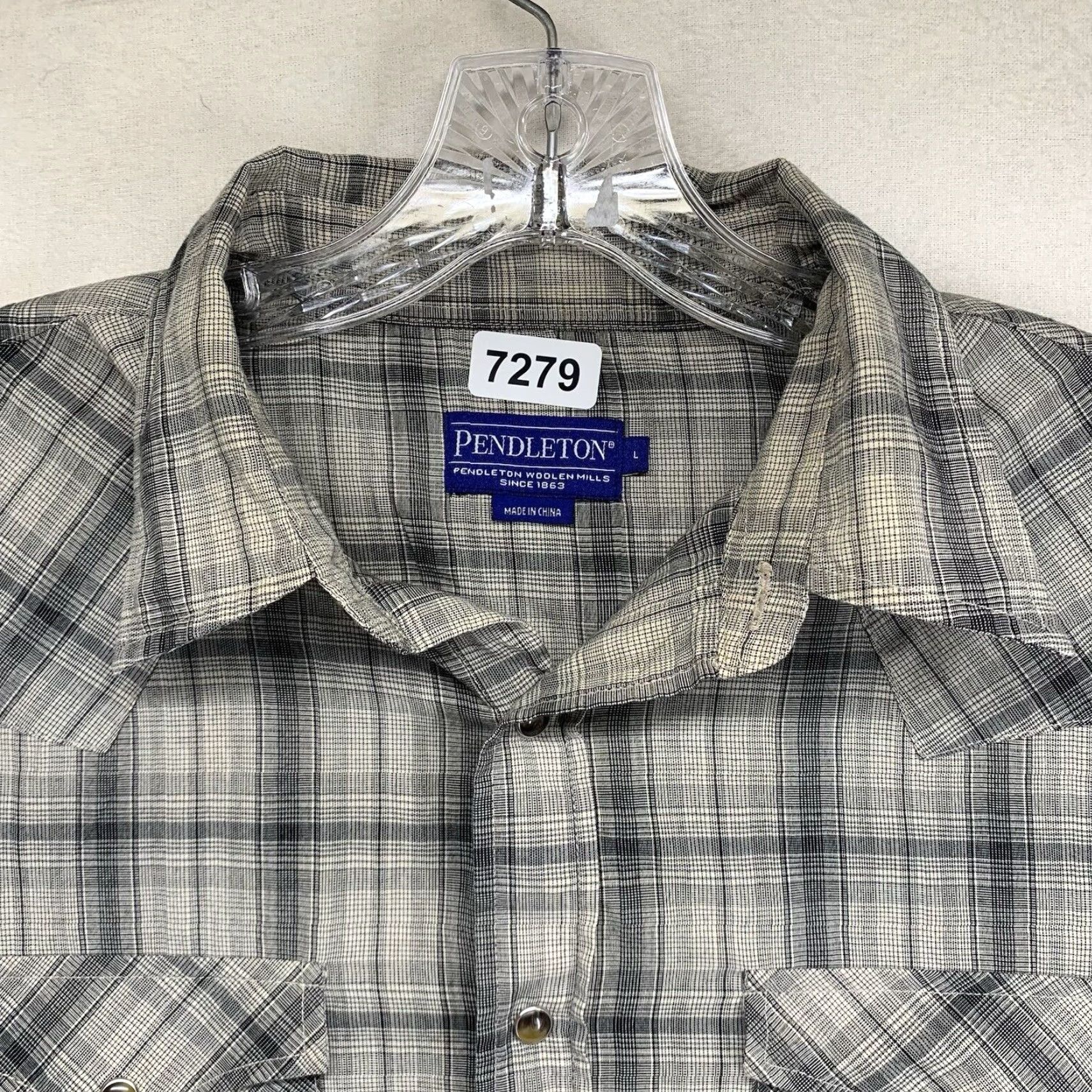 Pendleton VINTAGE Pendleton Shirt Mens Large Gray Plaid 2 Front Pockets Short Sleeve Casual Workwear 48 Chest Mens Size US L / EU 52-54 / 3 - 3 Thumbnail