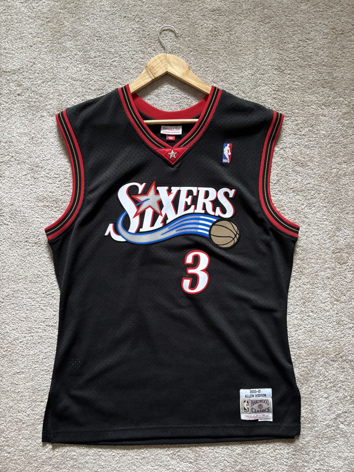 Mitchell & Ness Mitchell & Ness Allen Iverson 76ers 2000-01 Jersey - Size L Size US L / EU 52-54 / 3 - 1 Thumbnail