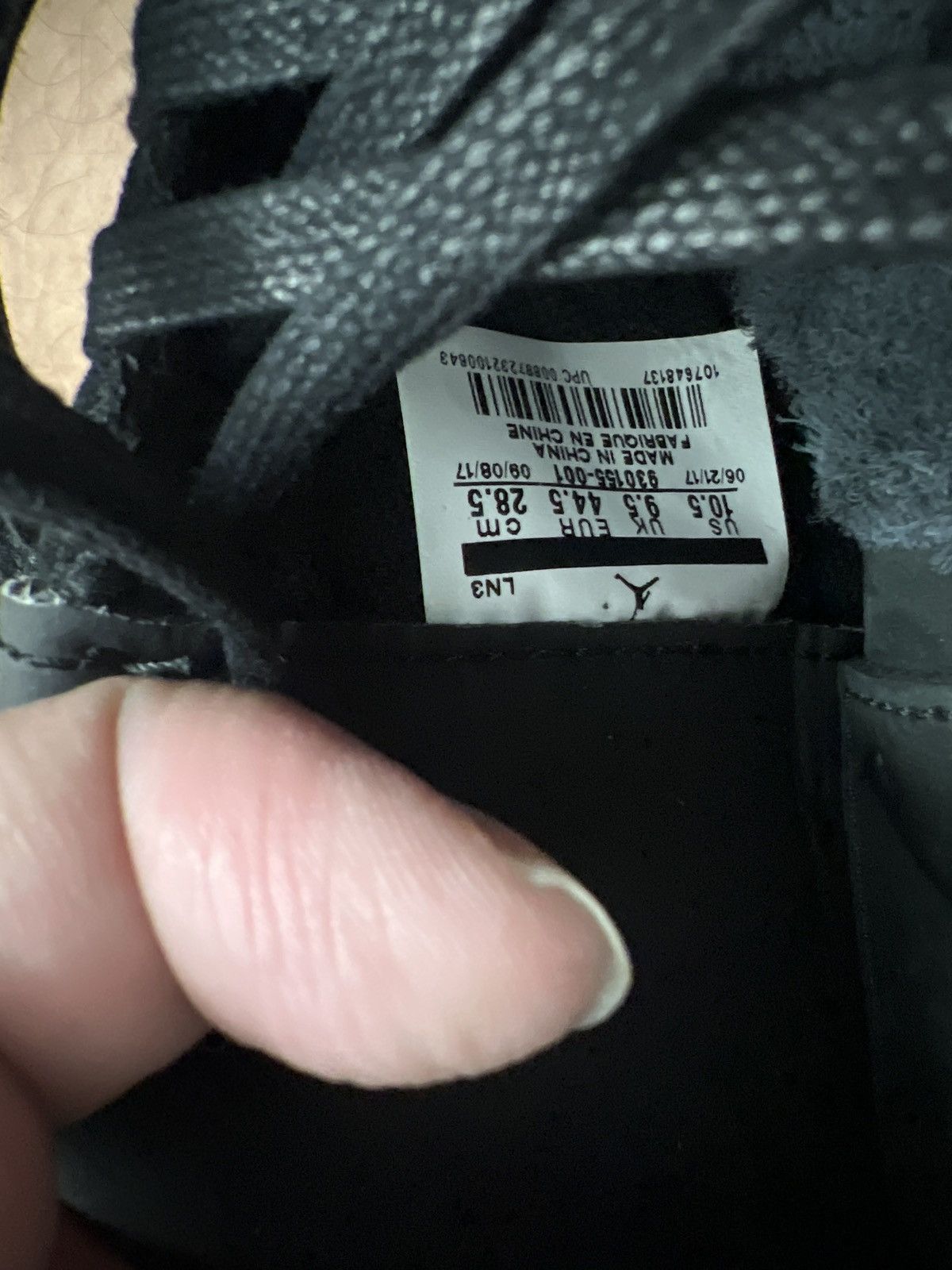 Jordan Brand × Kaws Kaws Jordan 4 Black Size US 10.5 / EU 43-44 - 11 Thumbnail