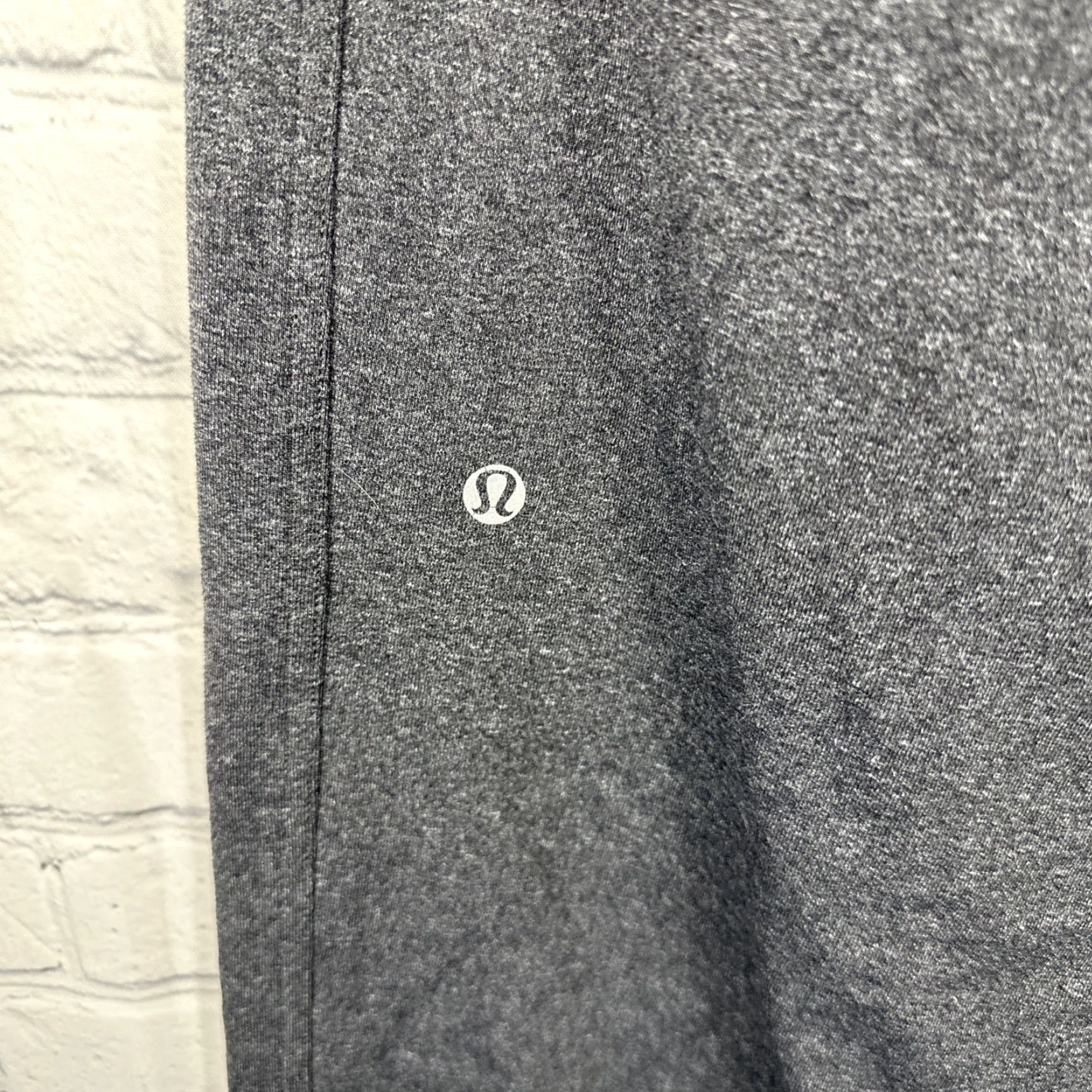 Lululemon Lululemon Mens Sweatpants Pants M Gray Classic Straight Pockets Drawstring Activewear Athleisure 90s Modern Size US 31 - 7 Thumbnail