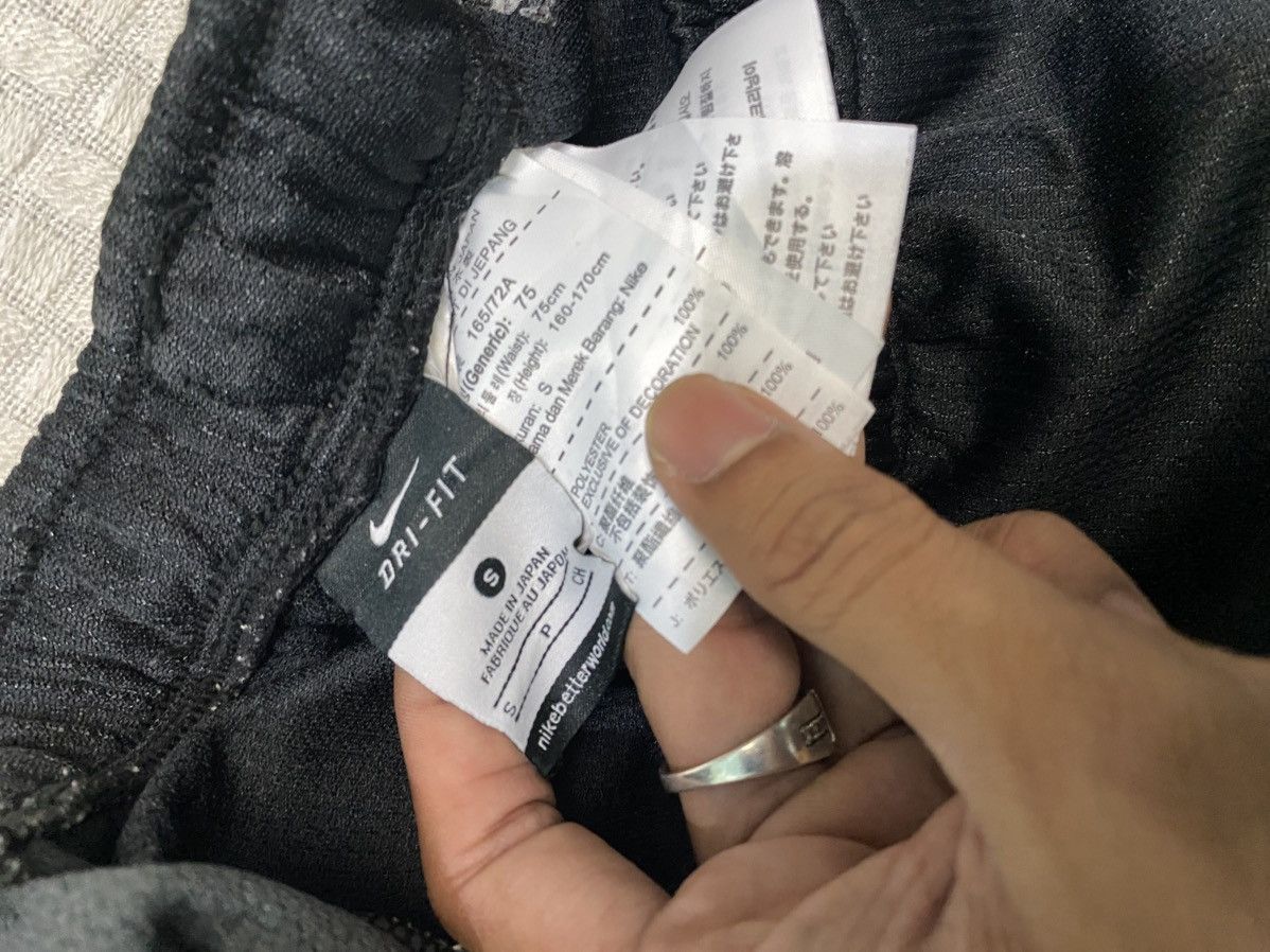 Carhartt Wip × Nike VINTAGE NIKE 90S BAGGY NYLON WIDE LEG SWOOSH TRACK PANTS Y2K Size US 30 / EU 46 - 3 Thumbnail