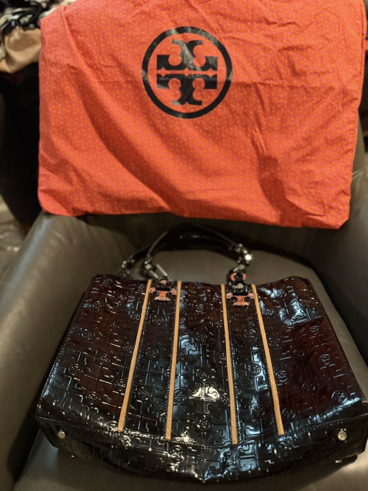 Tory Burch Tory Burch Patent Black Printed Tote w. Camel Piping Size ONE SIZE - 3 Thumbnail