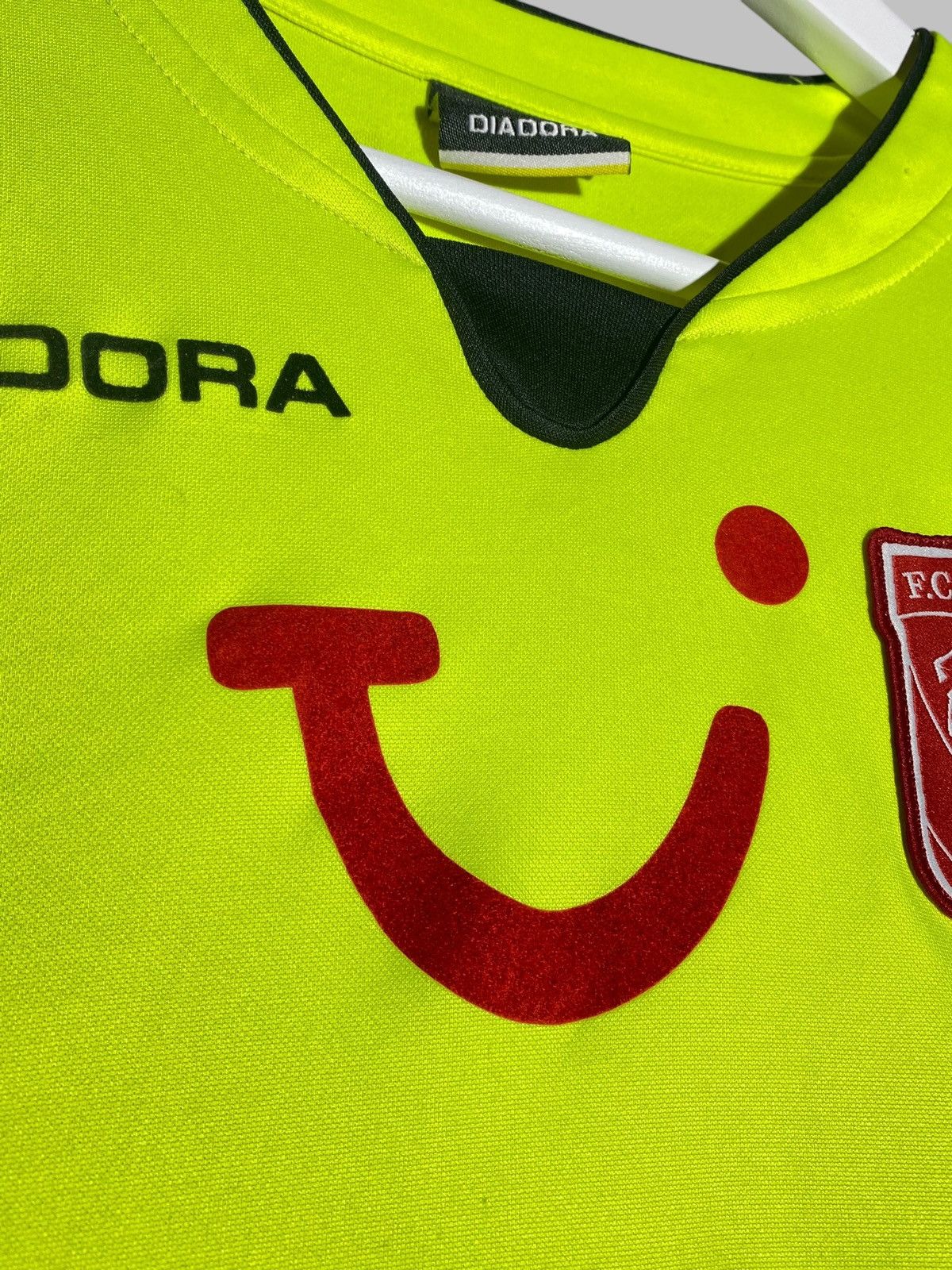 Diadora FC Twente 09/10 Goalkeeper Jersey Diadora ArkeFly Eredivisie Size US M / EU 48-50 / 2 - 7 Thumbnail