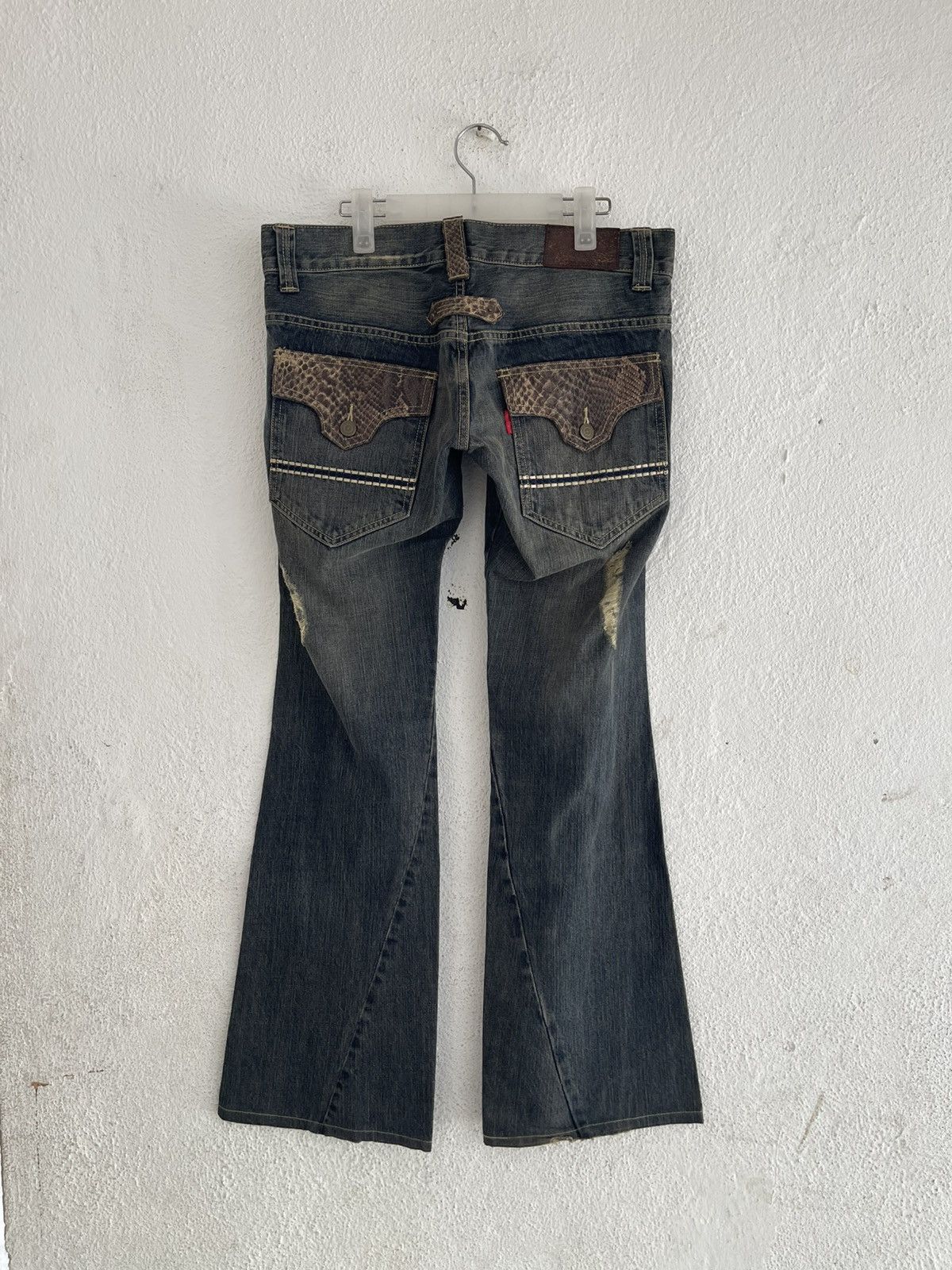 Tornado Mart Tornado Mart Python Detailed Distressed Flared Jeans Size US 35 - 2 Thumbnail