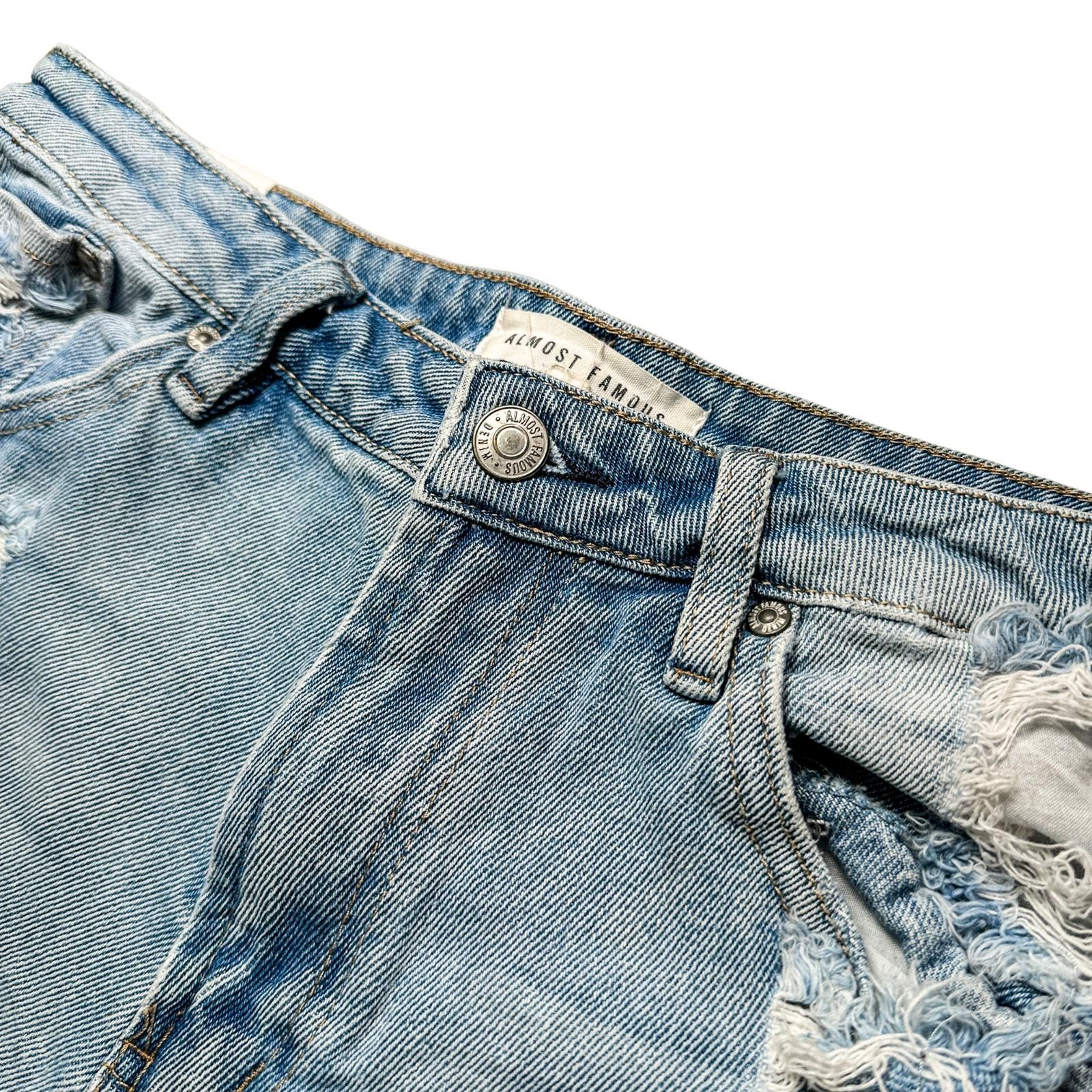 Almost Famous Almost Famous Distressed Cutoff Denim Shorts 9 Light Wash Size 28" / US 6 / IT 42 - 5 Thumbnail