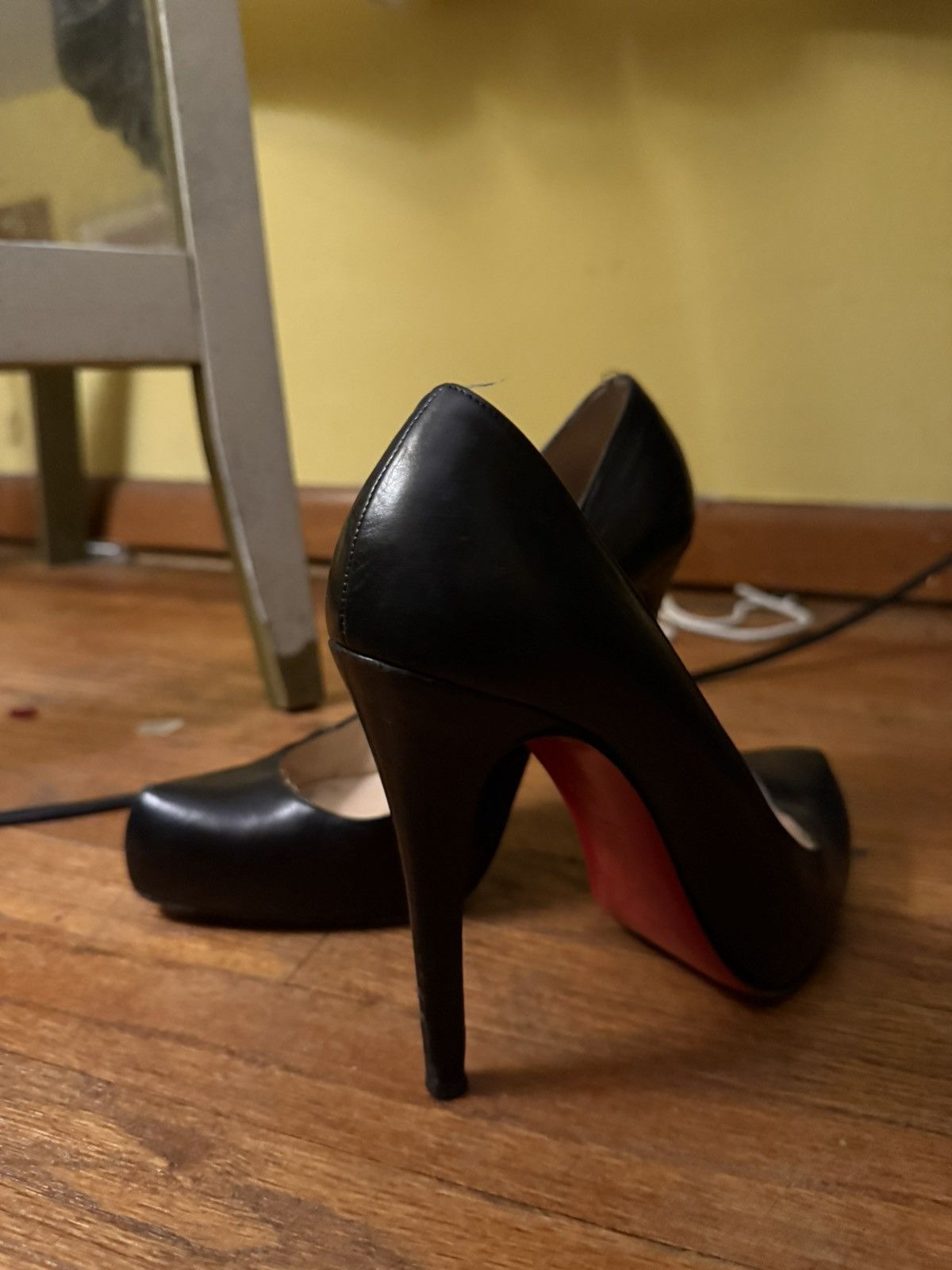 Christian Louboutin Leather Louboutin Pumps Size US 8.5 / IT 38.5 - 2 Thumbnail