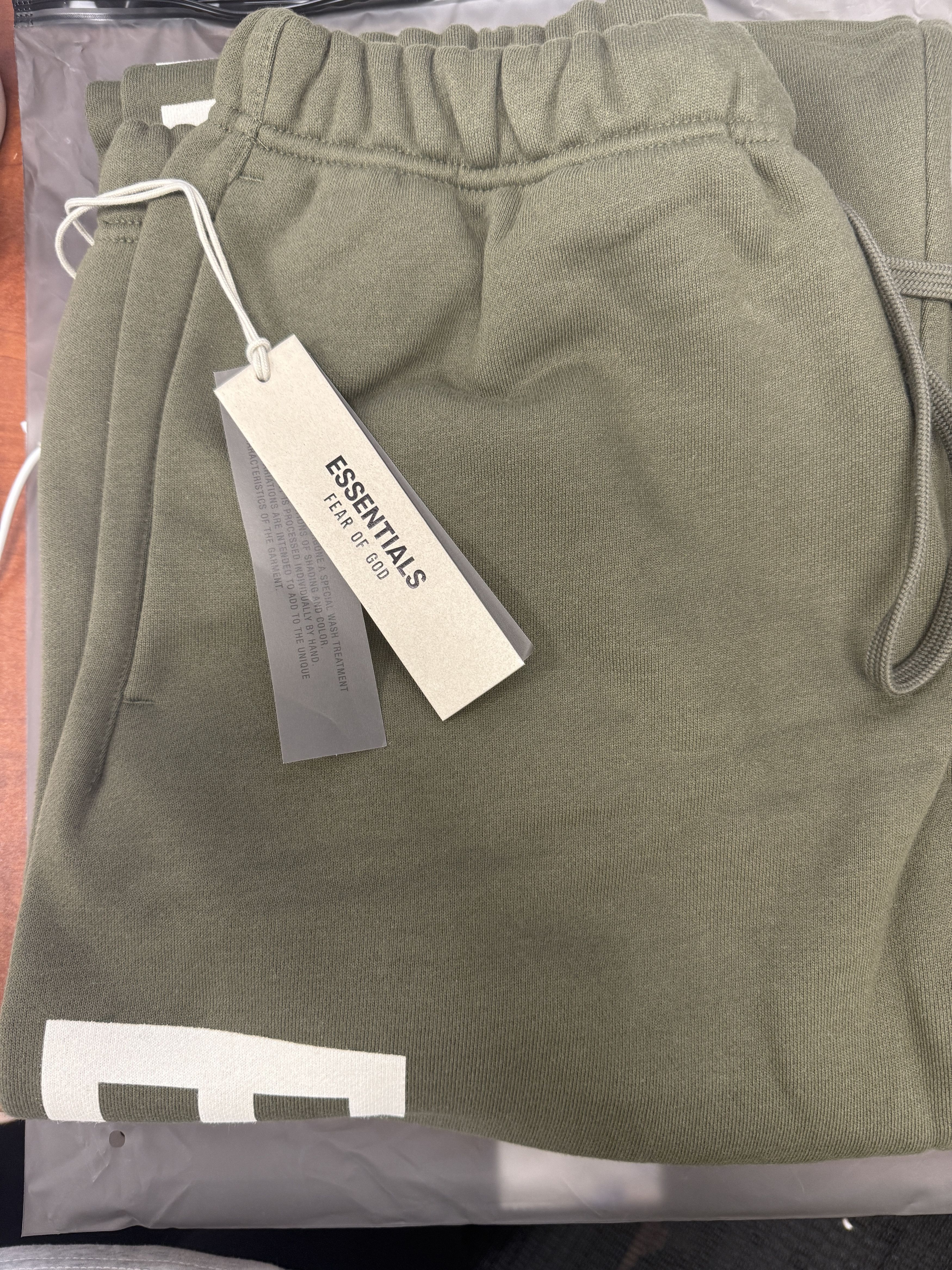 Essentials Fear of God Essentials Fleece Relaxed Sweatpant Military XXL Size US 40 / EU 56 - 4 Thumbnail
