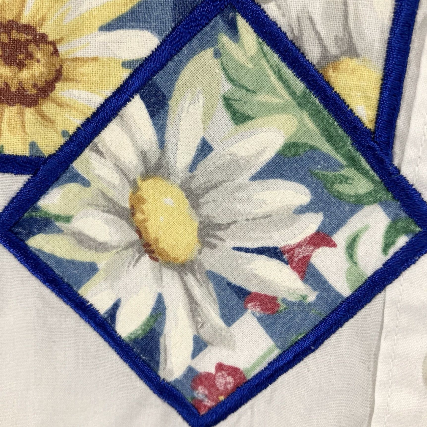 Quacker Factory VINTAGE Quacker Factory Button-Up Shirt Women M White Floral Rhinestone Daisy 90s Retro Farmhouse Bling Mens? Girls? No—gender at end: Womens Size M / US 6-8 / IT 42-44 - 6 Thumbnail